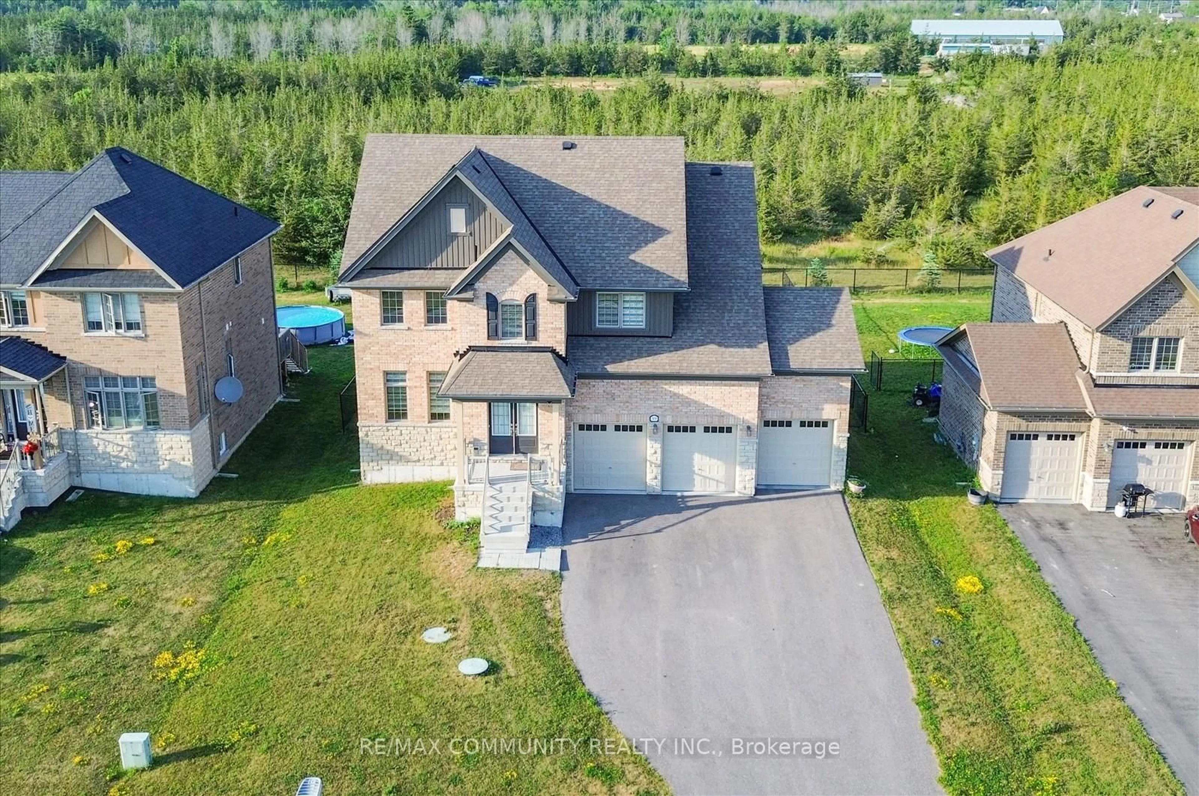 A pic from outside/outdoor area/front of a property/back of a property/a pic from drone, unknown for 39 Summer Breeze Dr, Quinte West Ontario K0K 1L0