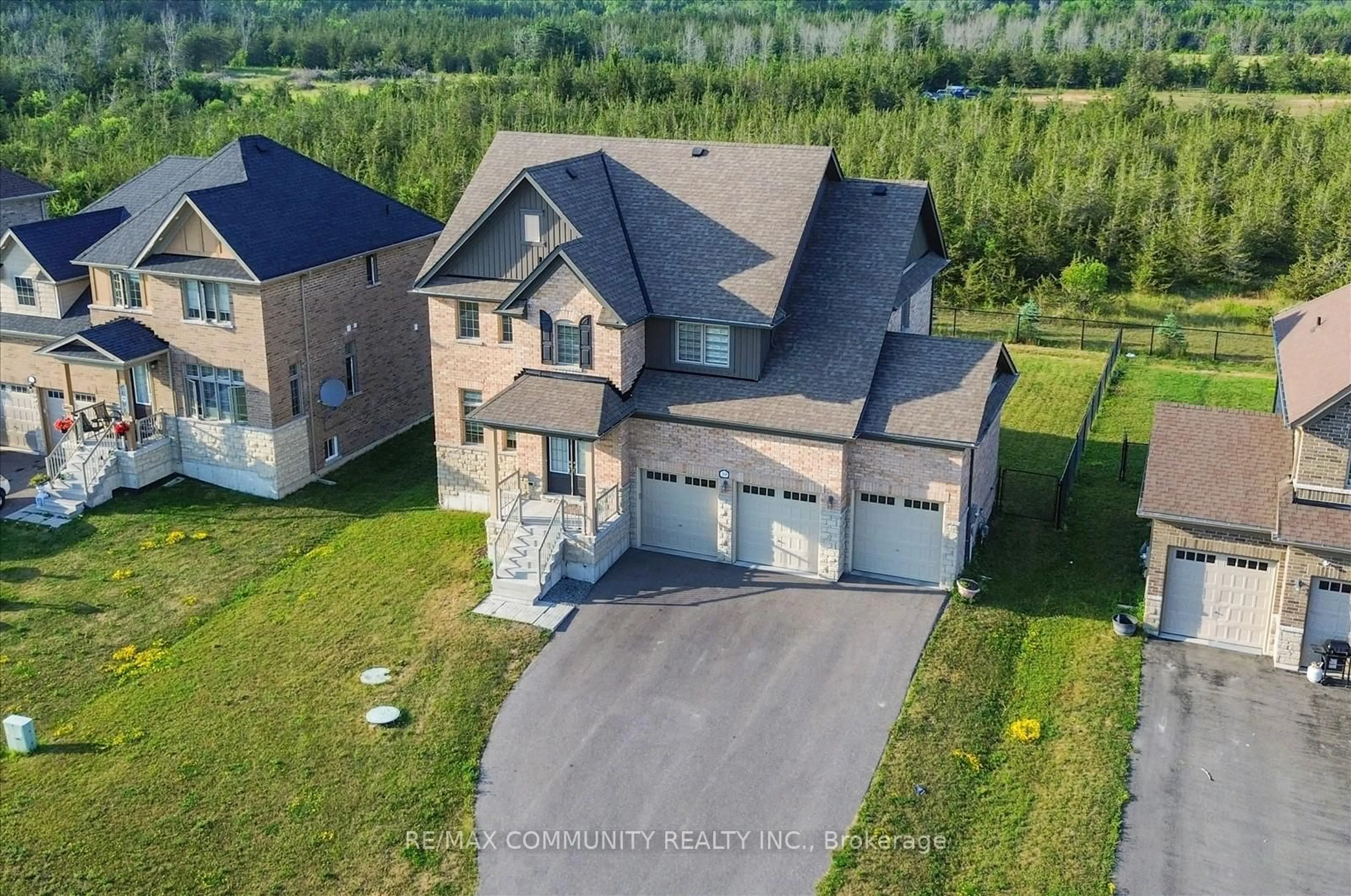 A pic from outside/outdoor area/front of a property/back of a property/a pic from drone, unknown for 39 Summer Breeze Dr, Quinte West Ontario K0K 1L0