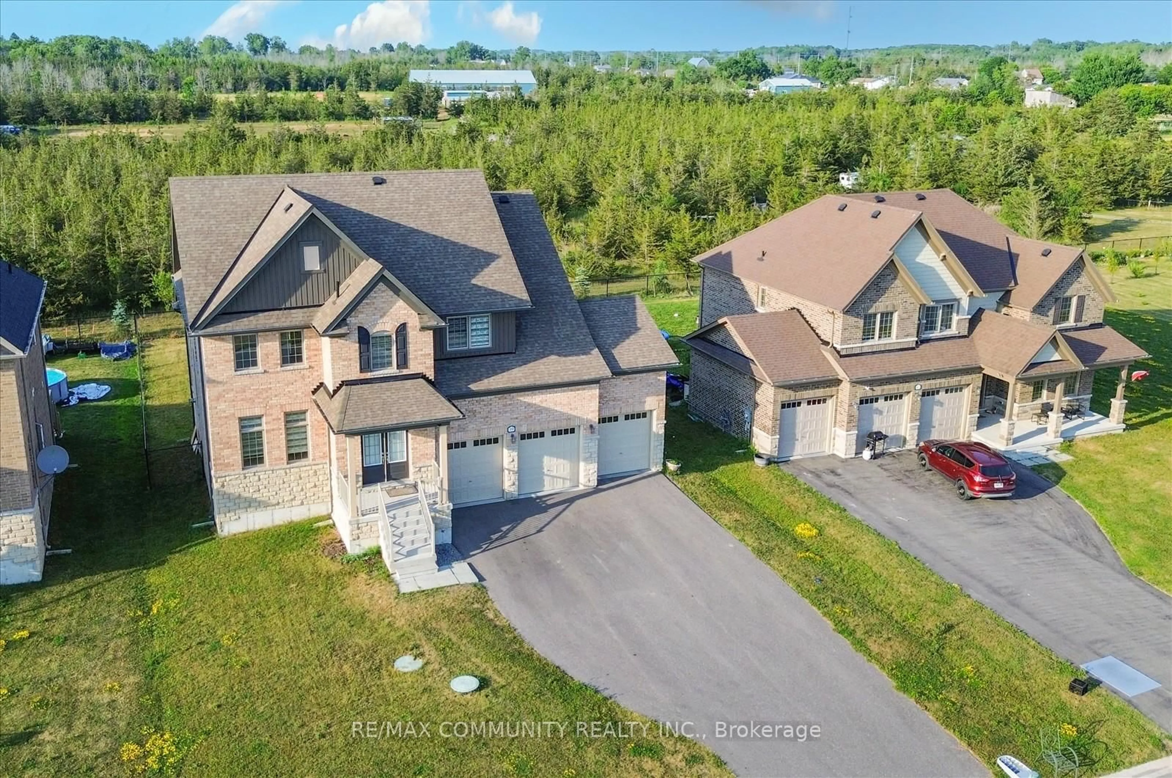 A pic from outside/outdoor area/front of a property/back of a property/a pic from drone, unknown for 39 Summer Breeze Dr, Quinte West Ontario K0K 1L0