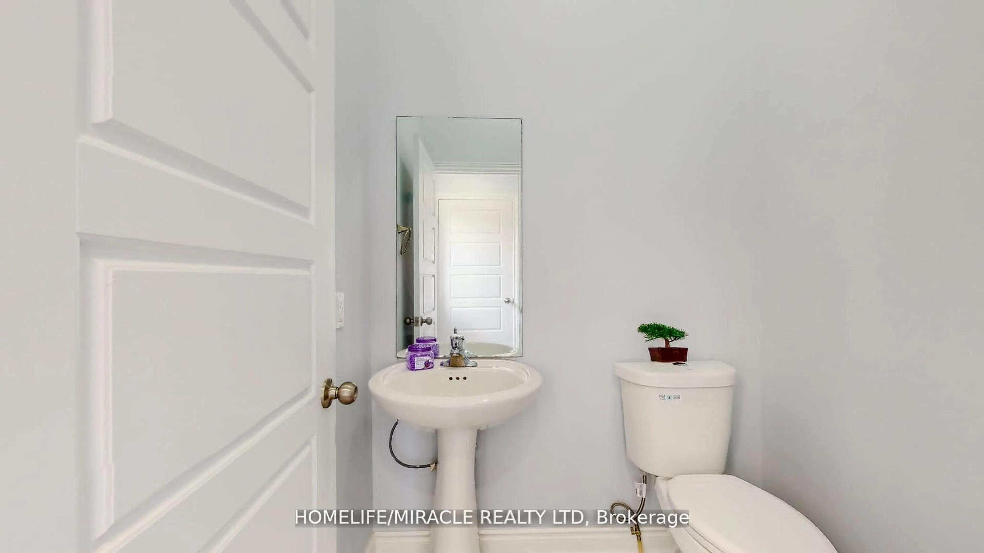 Standard bathroom, unknown for 13 Brookfield Crt, Ingersoll Ontario N5C 0C4