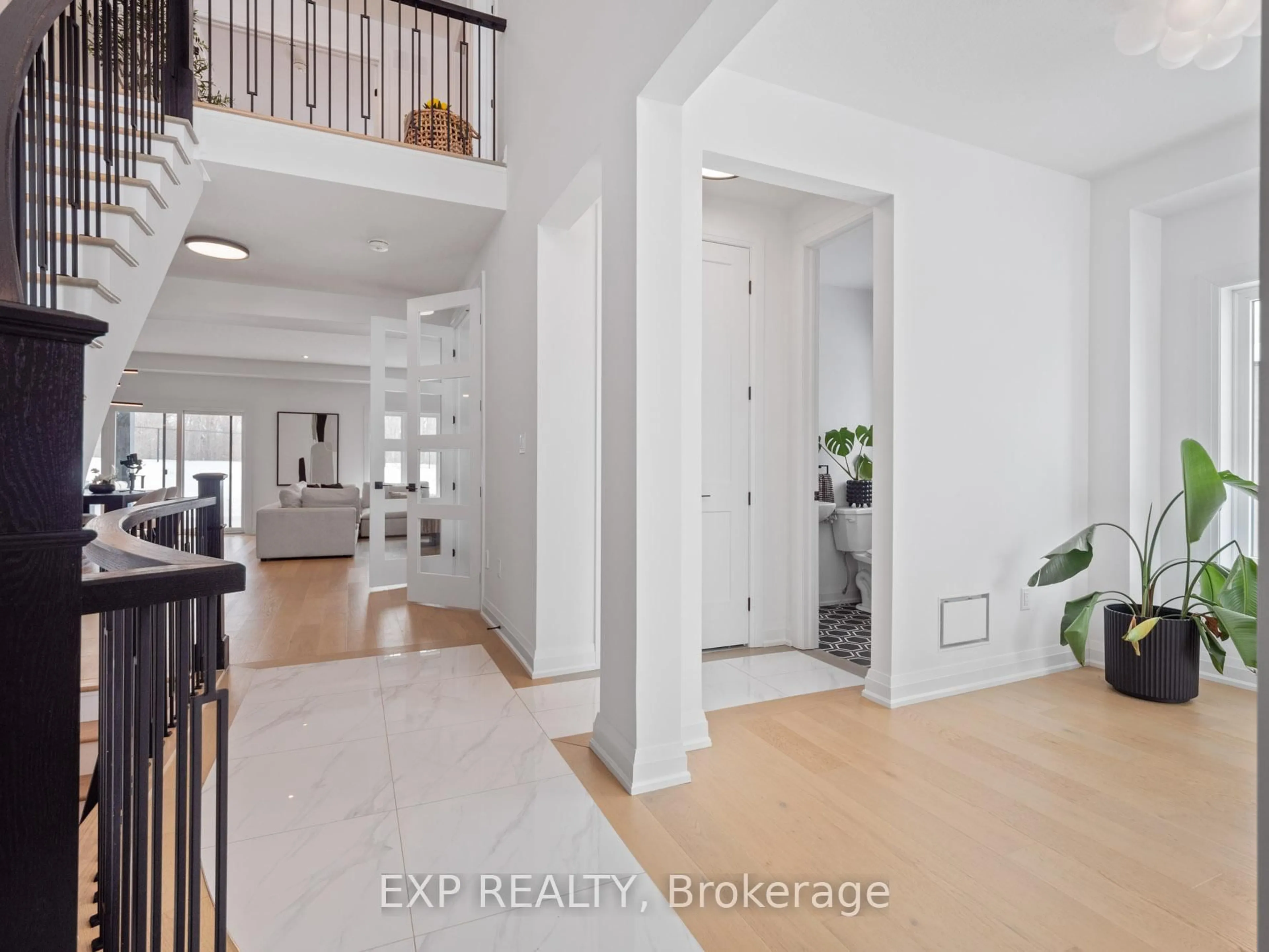 Indoor entryway for 4052 Highland Park Dr, Lincoln Ontario L0R 1B4