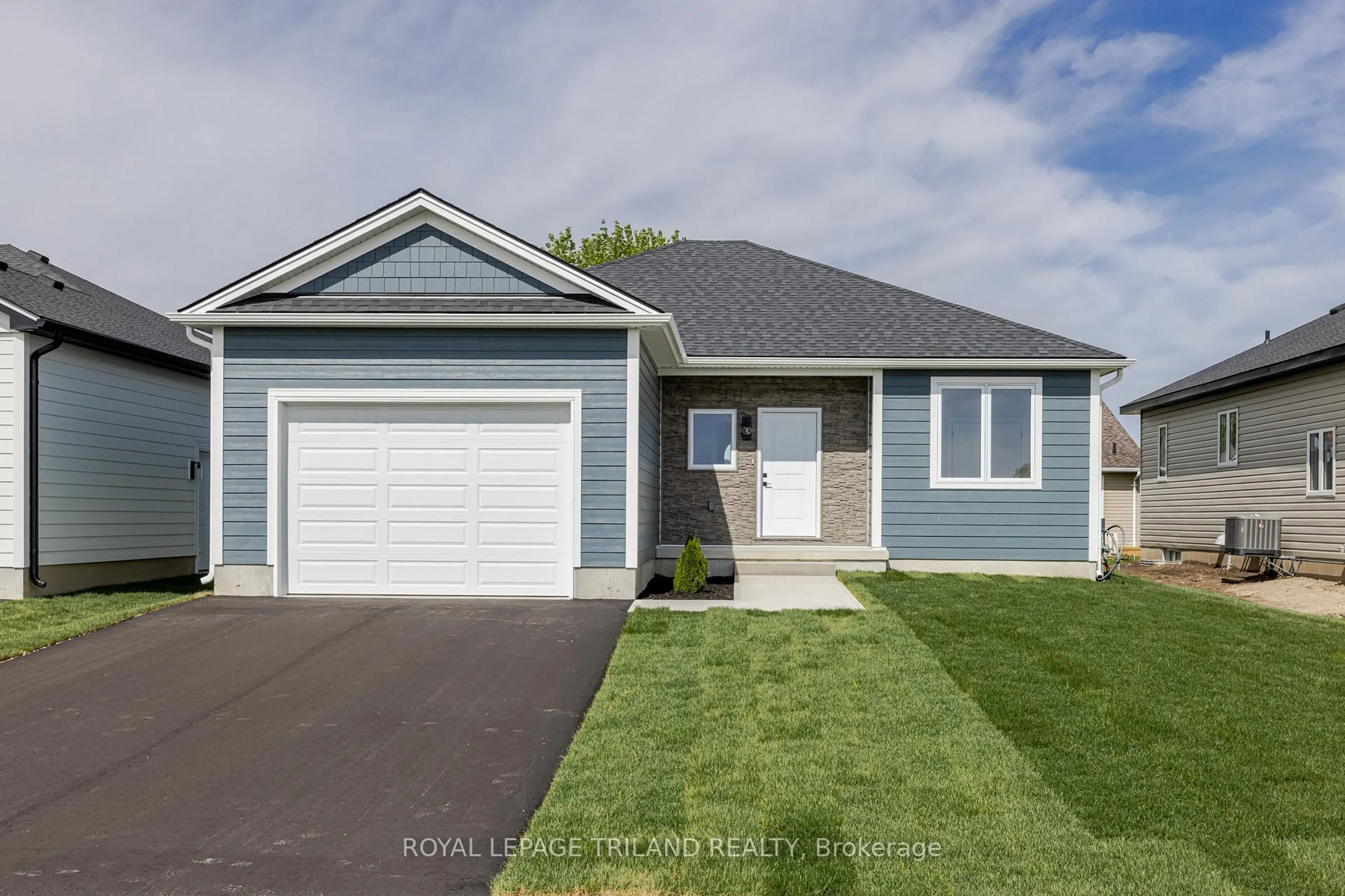Home with vinyl exterior material, street for 49 Rebecca Dr, Aylmer Ontario N5H 0A1