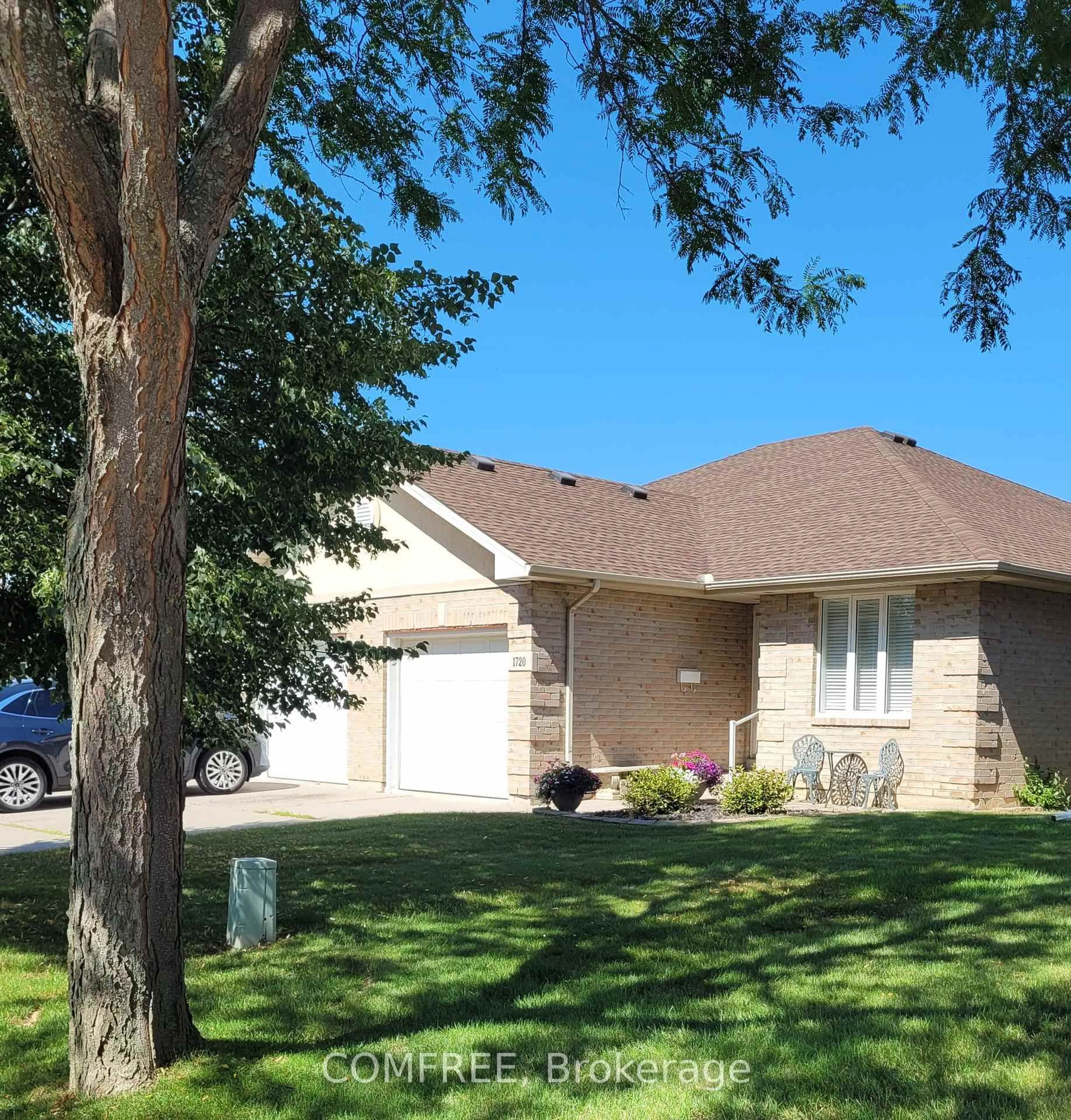 Home with vinyl exterior material, street for 1720 Kirkland Ave, Windsor Ontario N8P 1L9