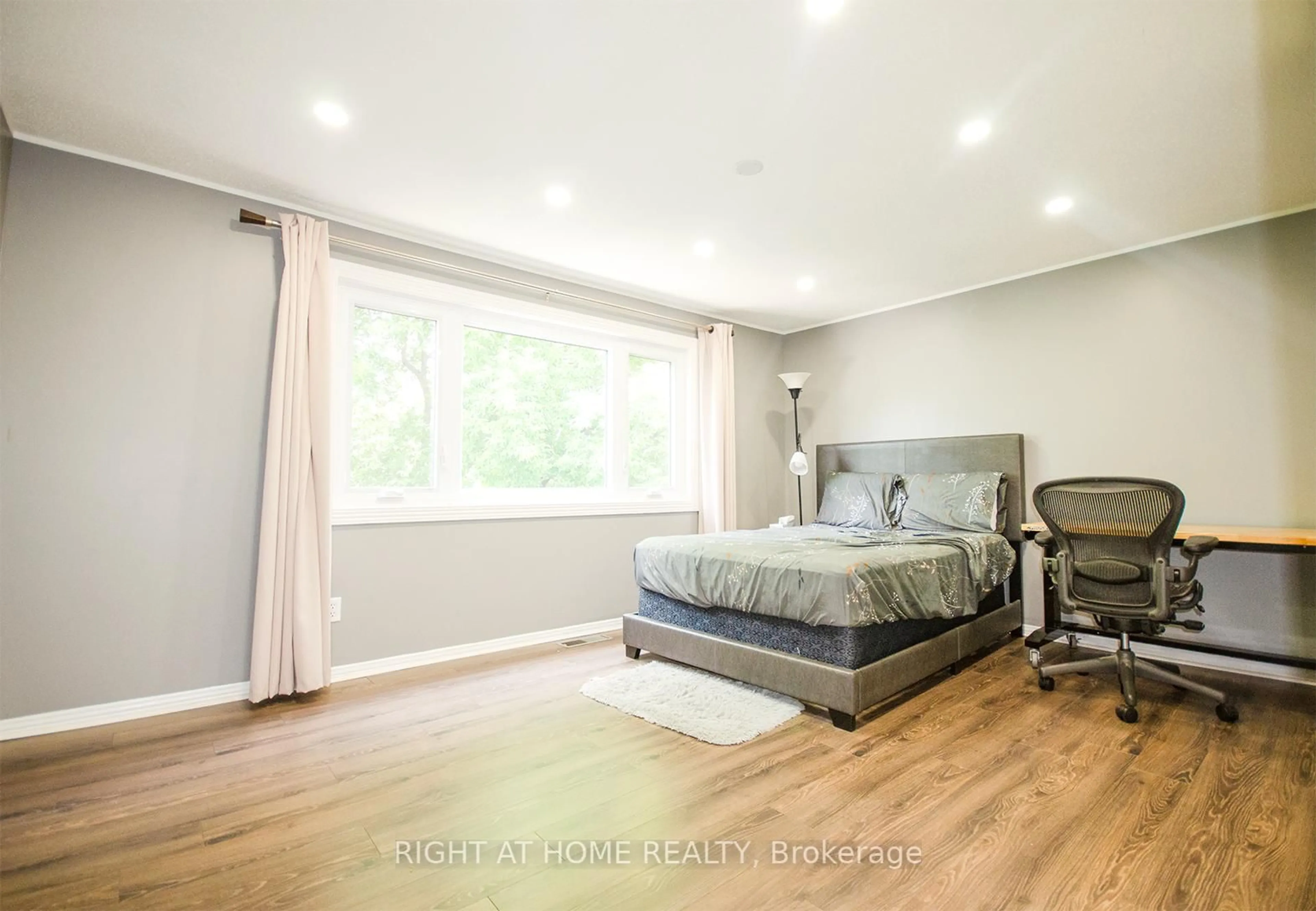 A pic of a room for 35 Tybalt Cres, Ottawa Ontario K2H 8J6