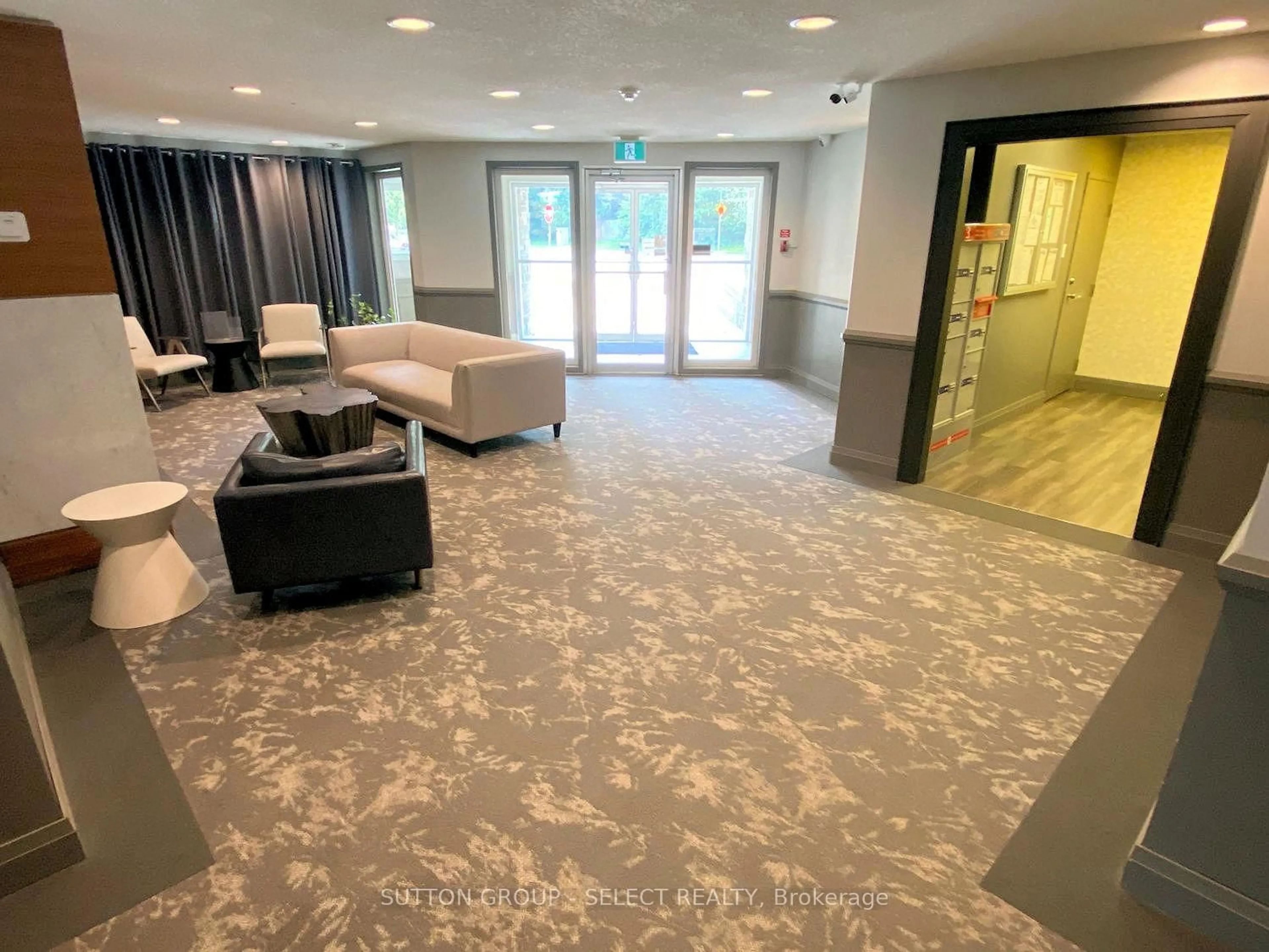 Indoor foyer for 1 Jacksway Cres #119, London North Ontario N5X 3T5