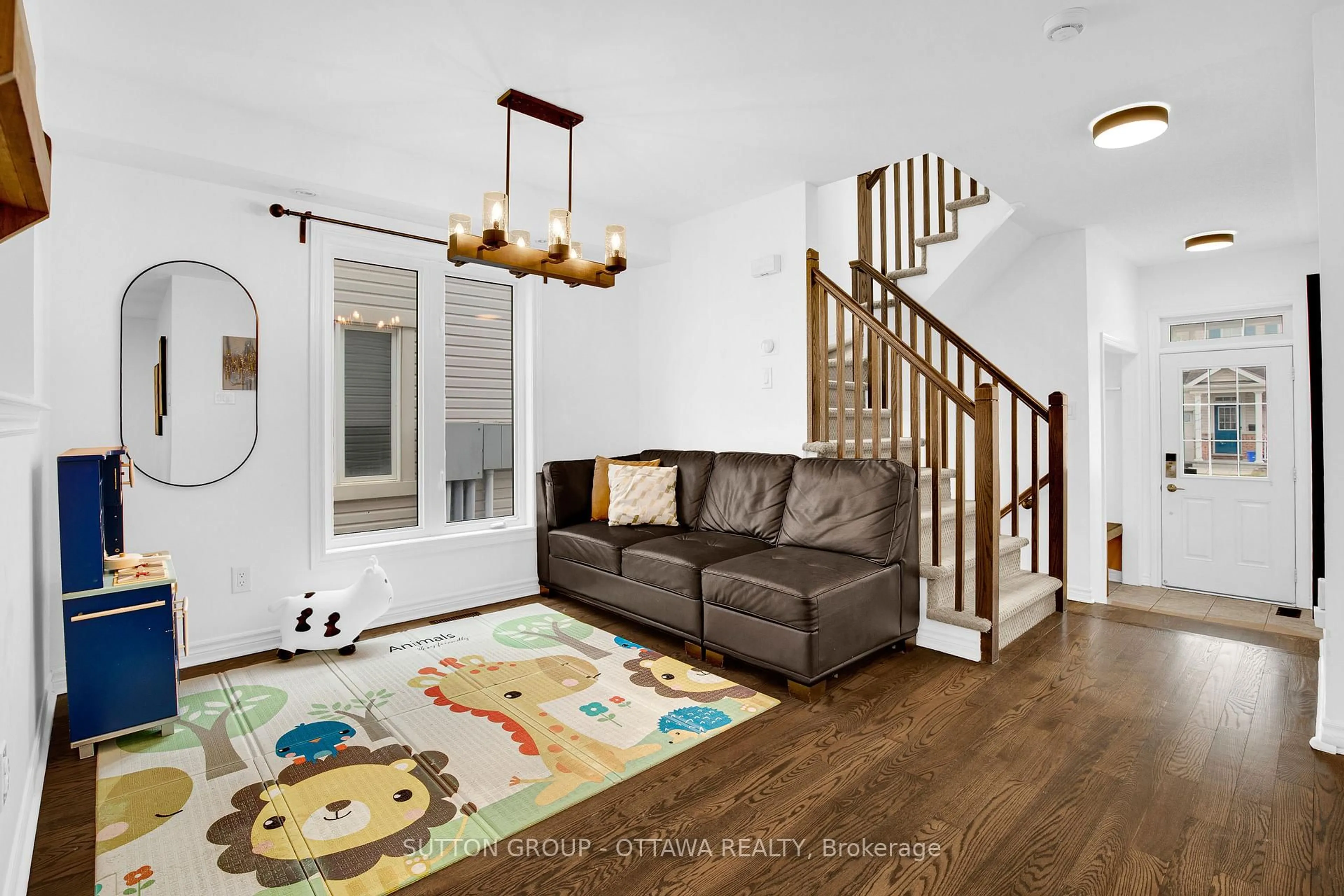 Living room with furniture, unknown for 3123 Burritts Rapids Pl, Ottawa Ontario K2J 0S8