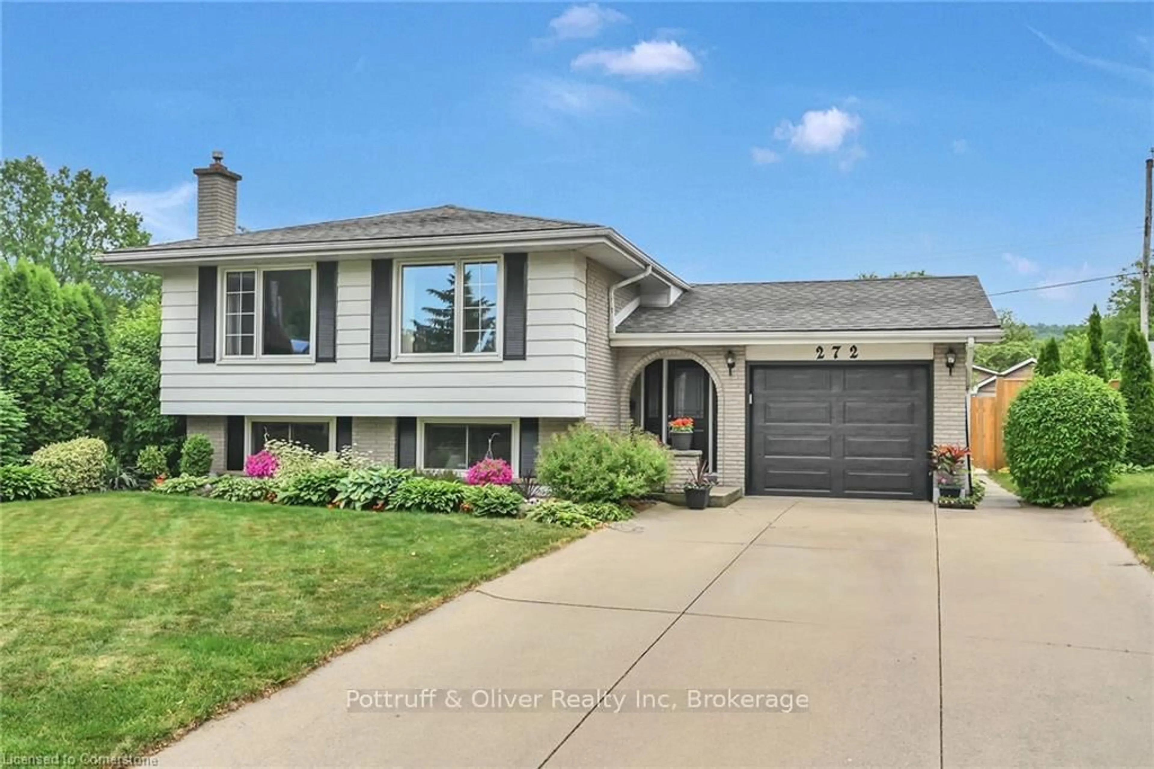 Home with vinyl exterior material, street for 272 ST ANDREWS Dr, Hamilton Ontario L8K 5K4