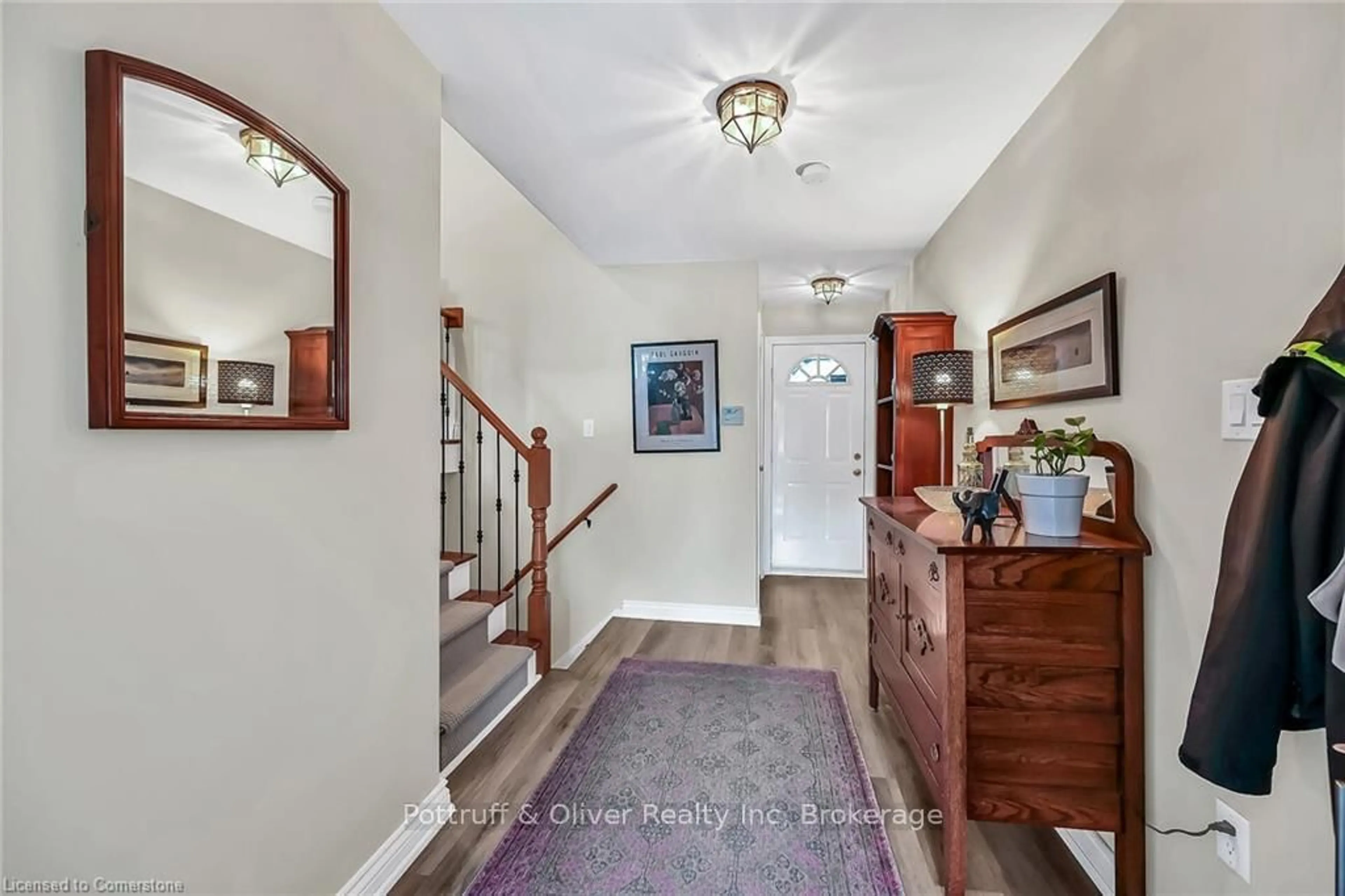 Indoor entryway for 272 ST ANDREWS Dr, Hamilton Ontario L8K 5K4