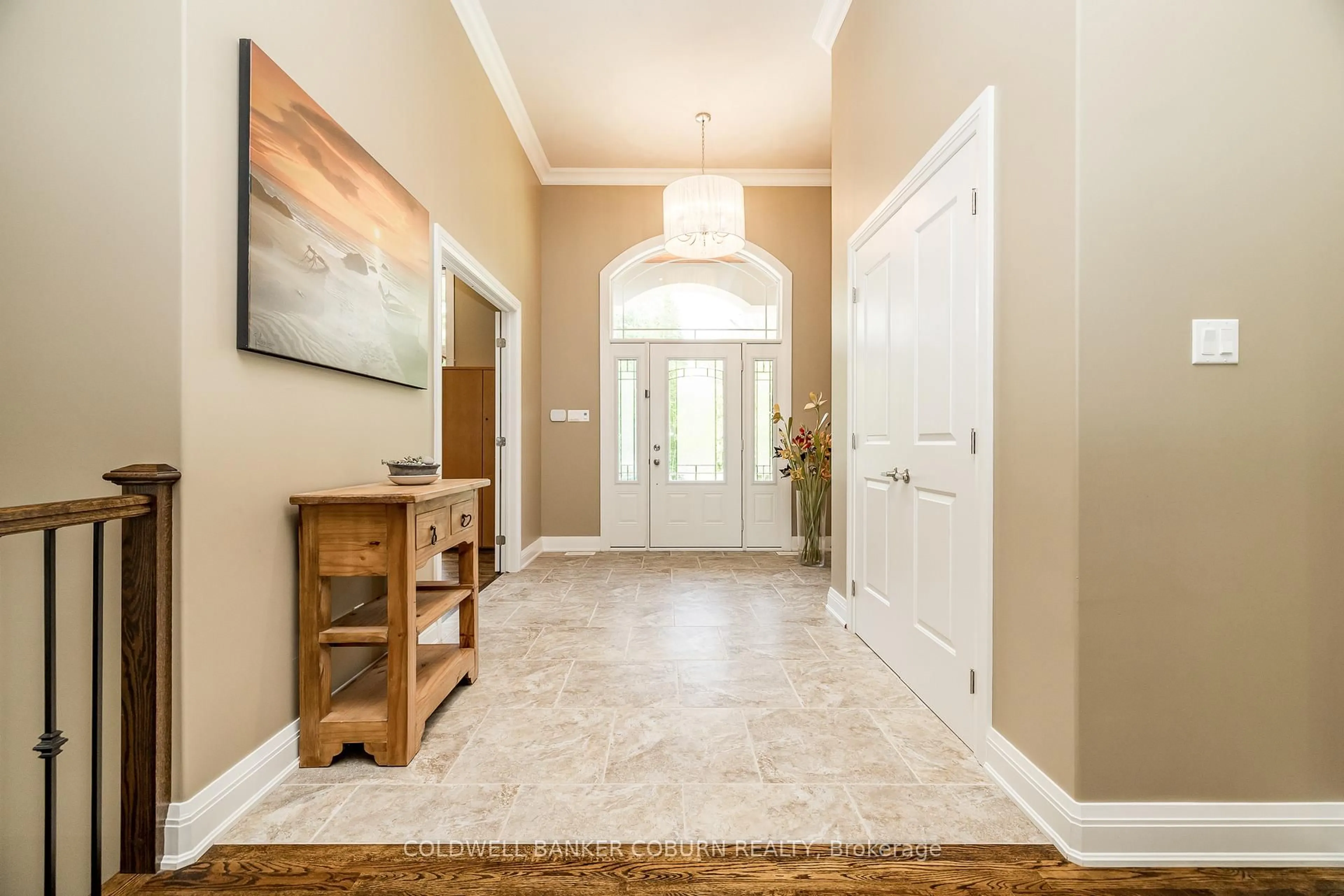 Indoor entryway for 515 West Lake Circ, Carp Ontario K0A 1L0