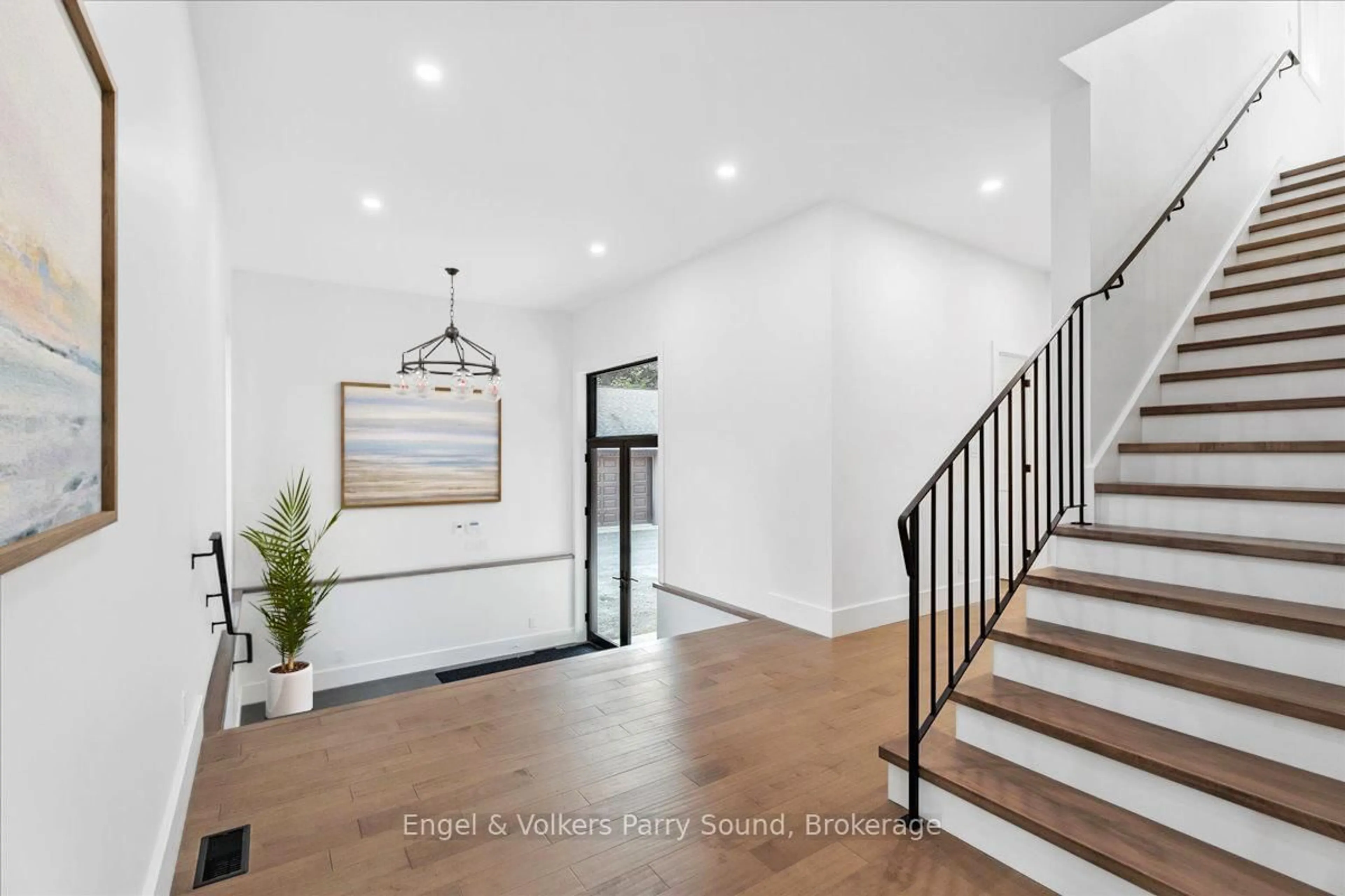 Indoor entryway for 201 Sandy Plains Rd, Seguin Ontario P2A 2W8