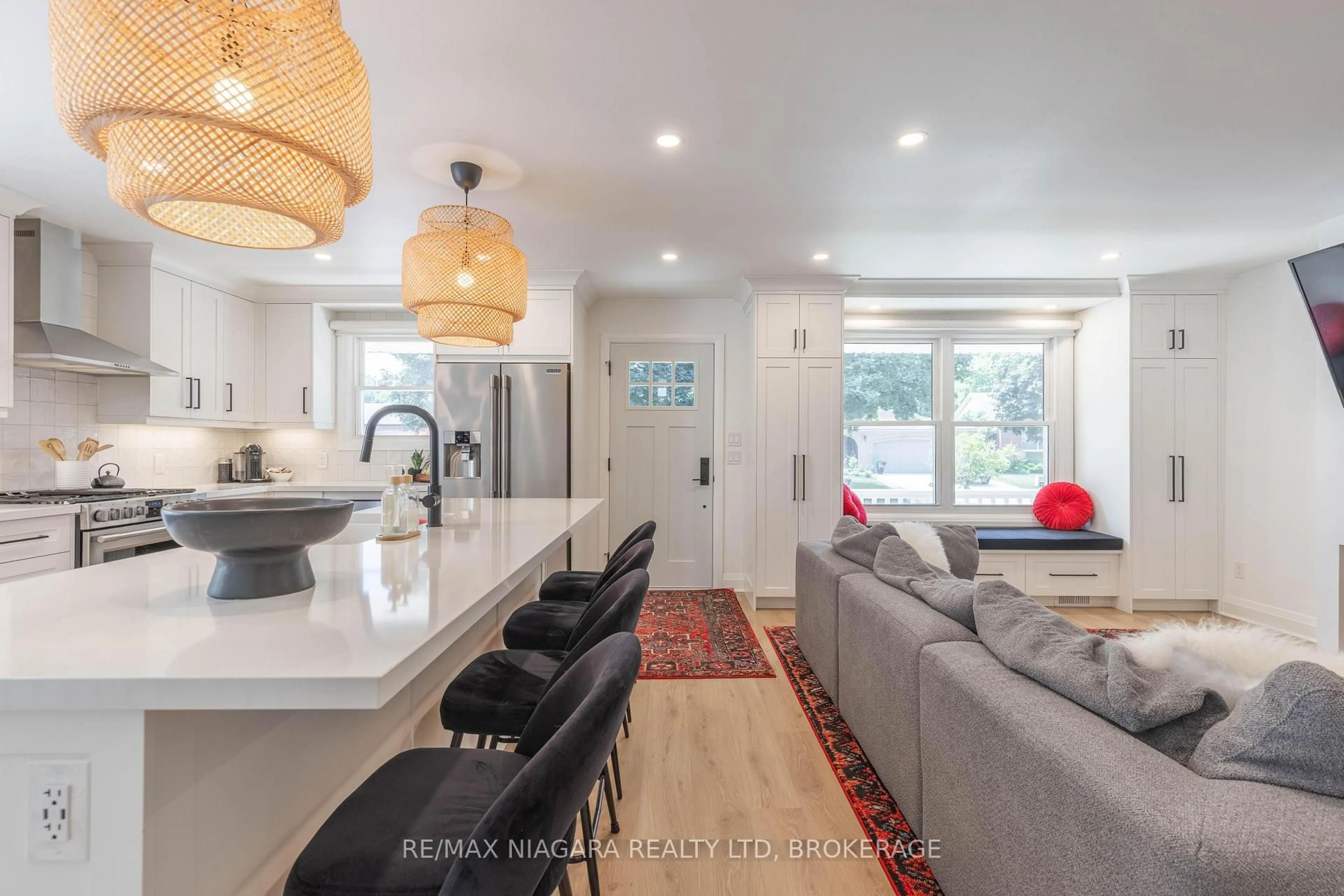 Open concept kitchen, ceramic/tile floor for 9 Brimley Cres, St. Catharines Ontario L2M 7A7