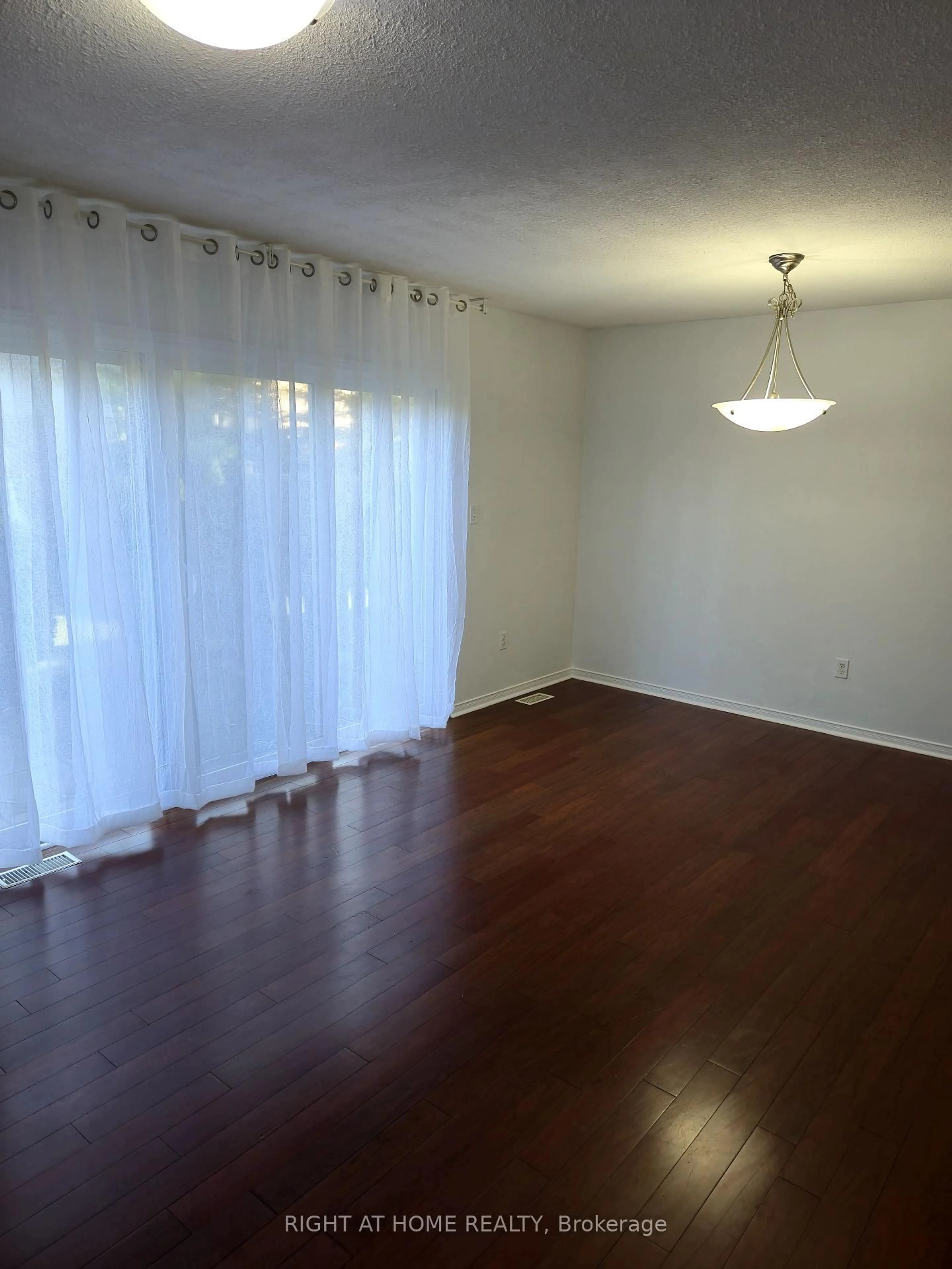 A pic of a room for 40 Fallowfield Dr, Kitchener Ontario N2C 0A8