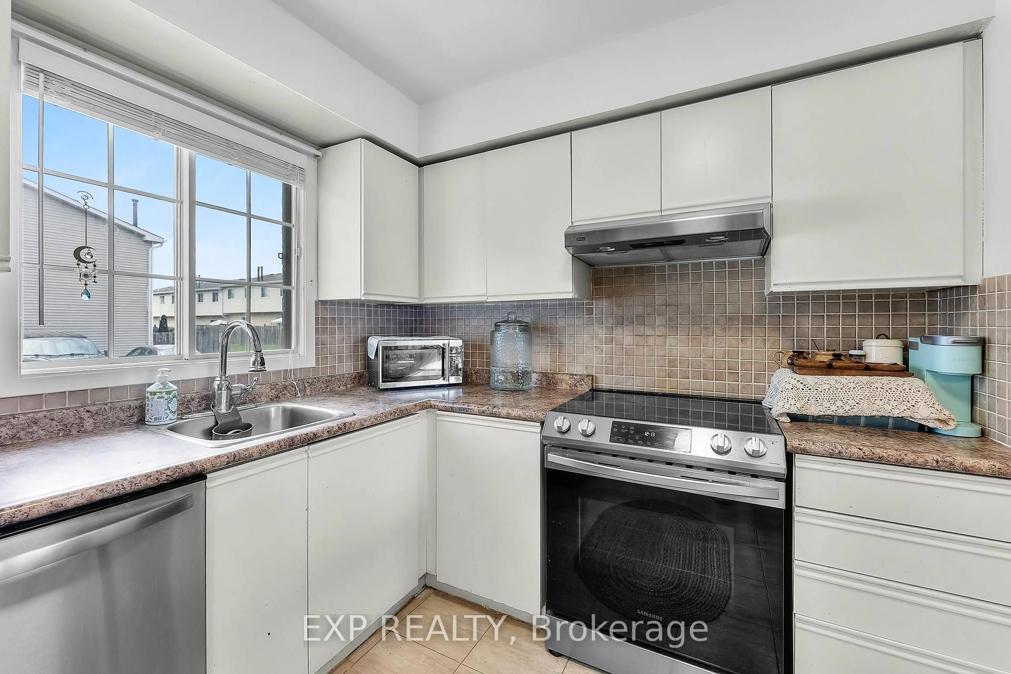 Standard kitchen, unknown for 8141 Coventry Rd #84, Niagara Falls Ontario L2H 2X7