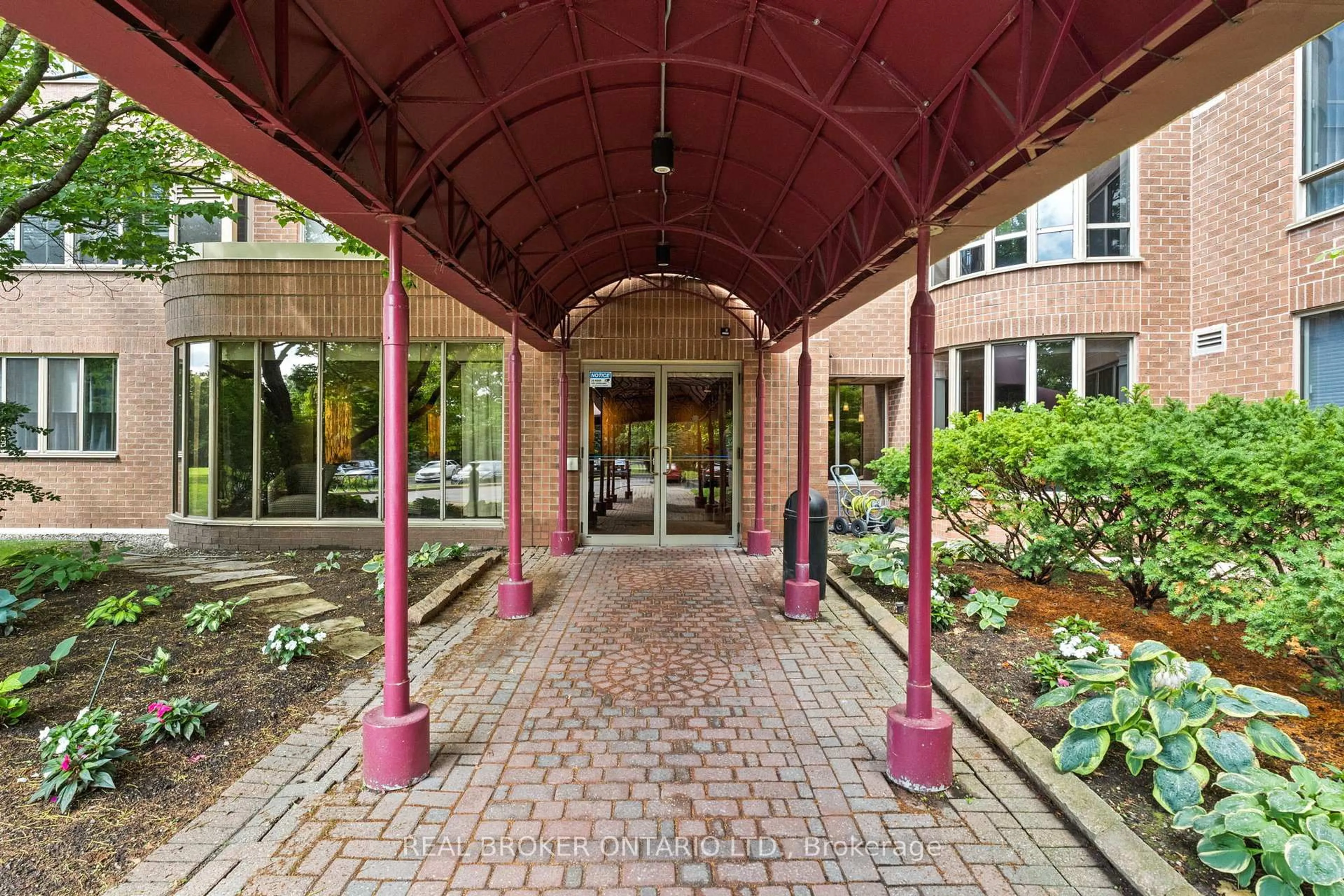 Indoor foyer for 100 Grant Carman Dr #413, Ottawa Ontario K2E 8B8