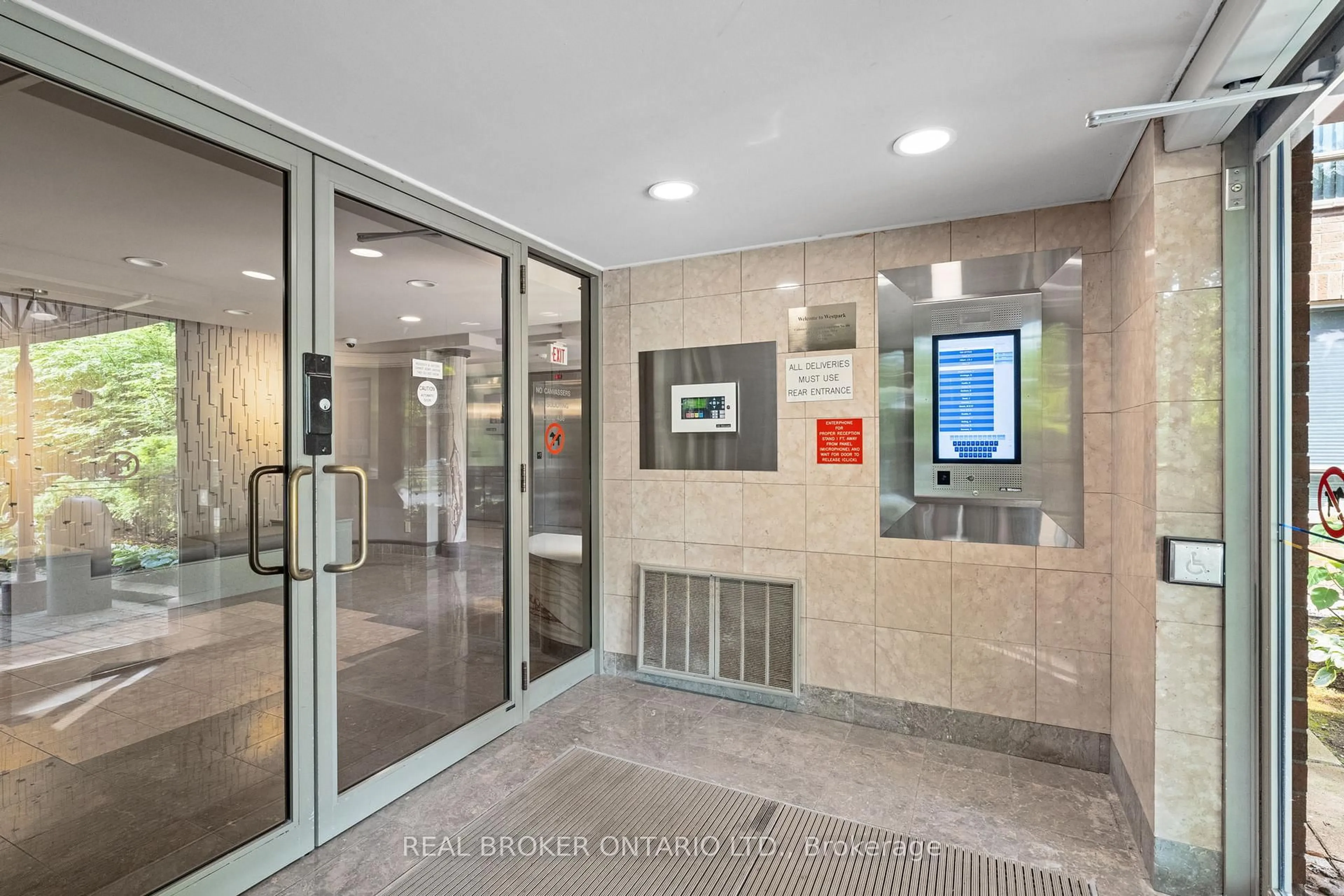 Indoor foyer for 100 Grant Carman Dr #413, Ottawa Ontario K2E 8B8