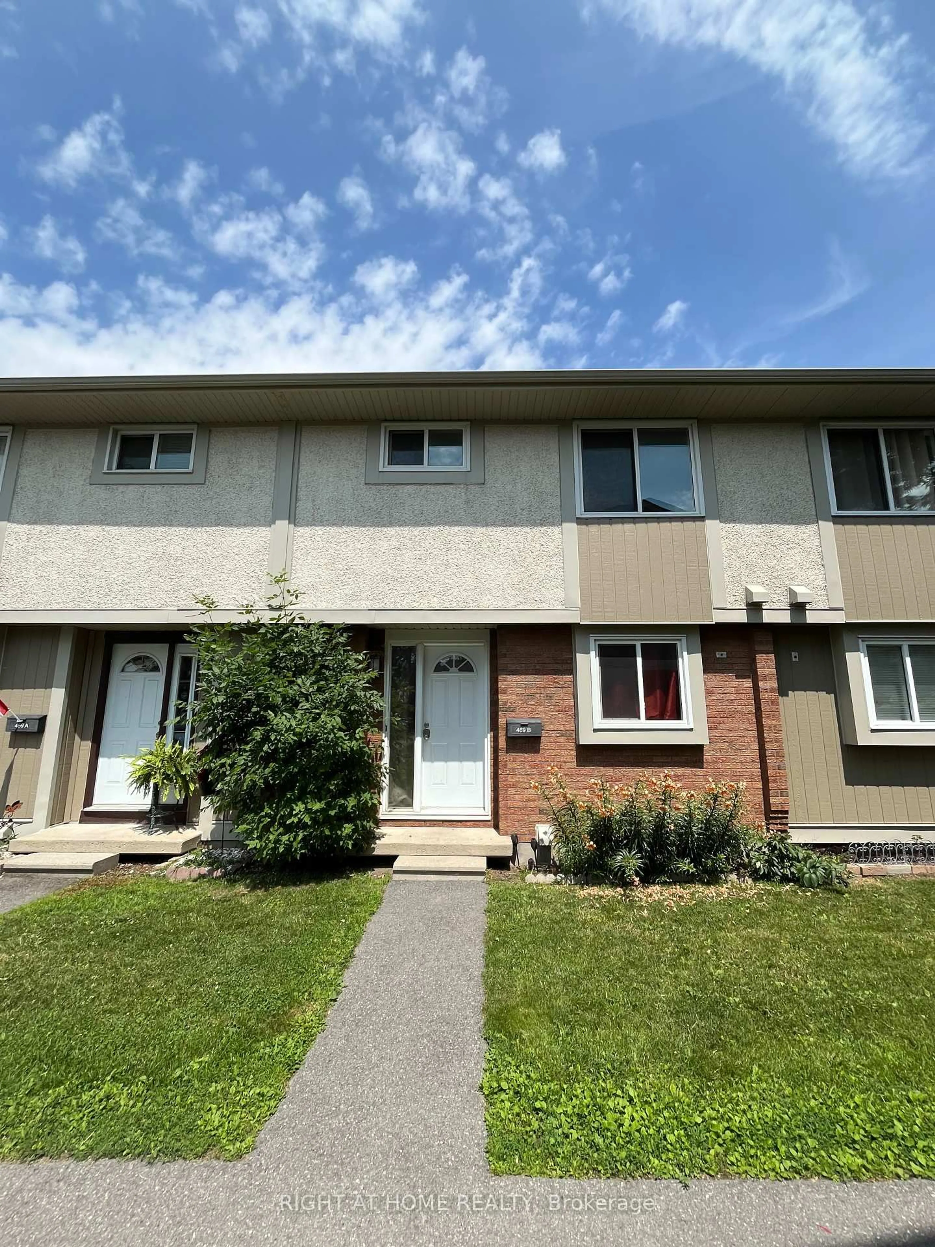 Home with vinyl exterior material, street for 469 Moodie Dr #B, Ottawa Ontario K2H 8T7