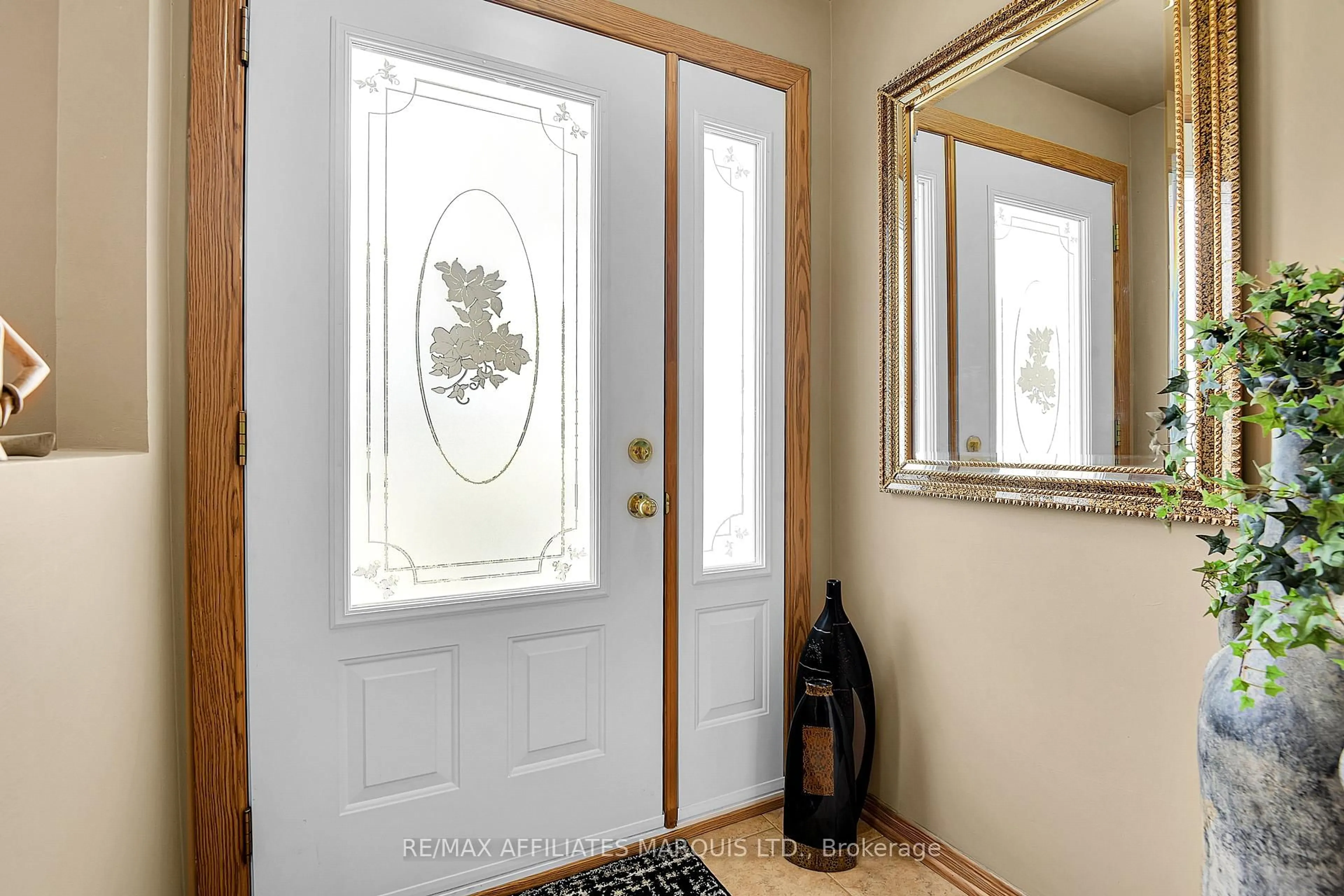 Indoor entryway for 11 Ault Dr, South Stormont Ontario K0C 1M0
