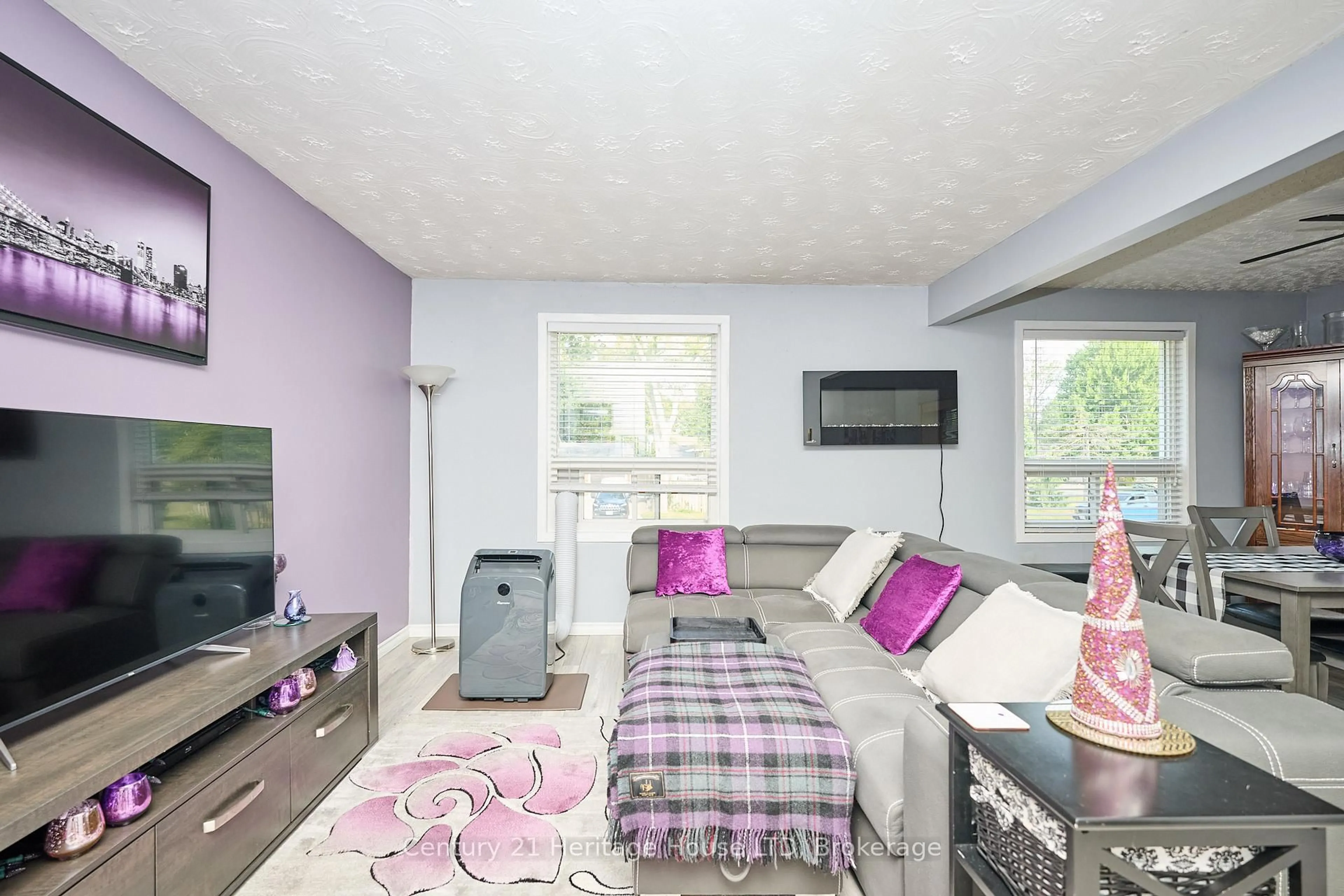 Living room with furniture, unknown for 564 Lakeside Rd, Fort Erie Ontario L2A 4Y1