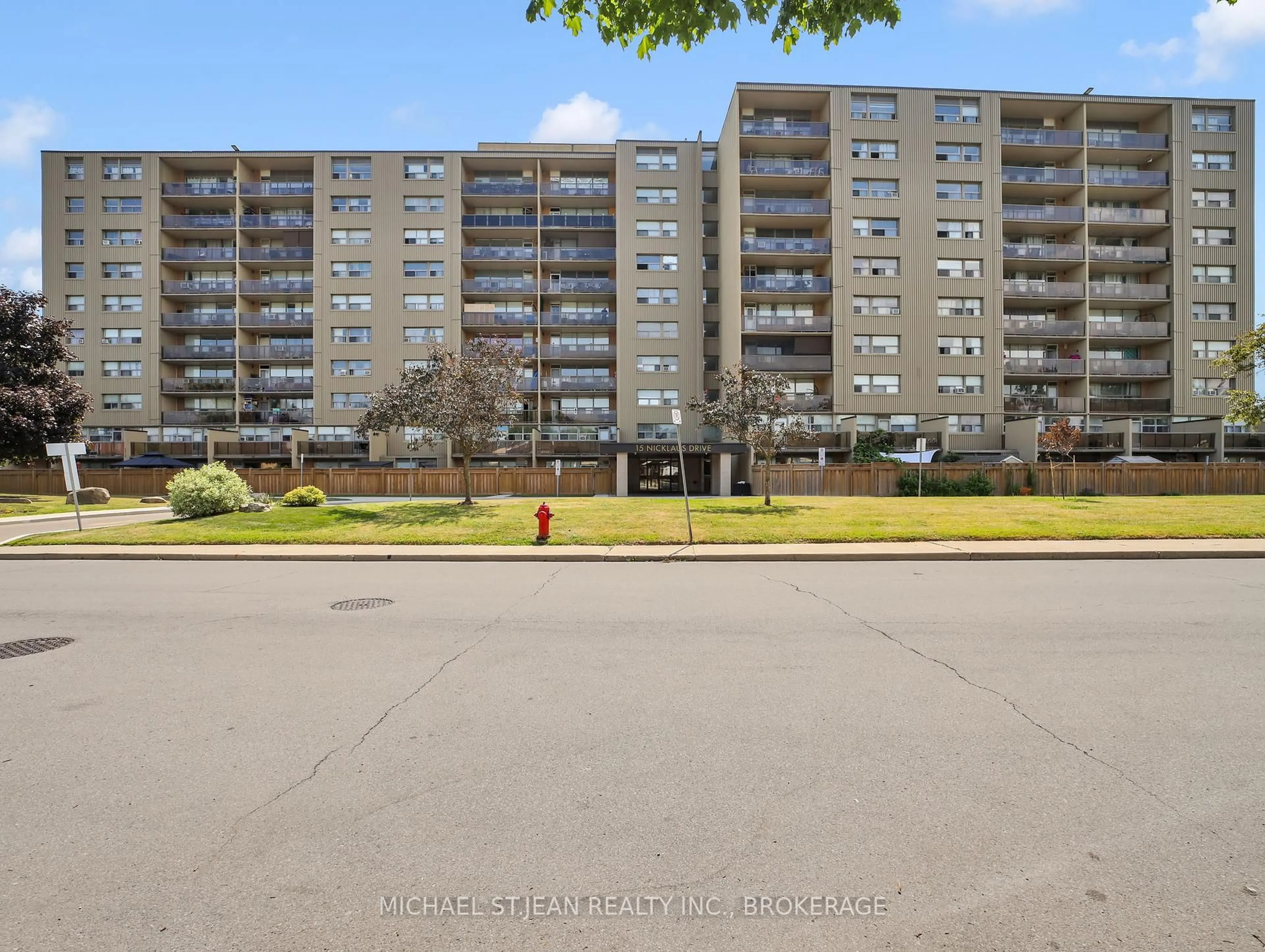 A pic from outside/outdoor area/front of a property/back of a property/a pic from drone, street for 15 Nicklaus Dr #912, Hamilton Ontario L8K 5J5