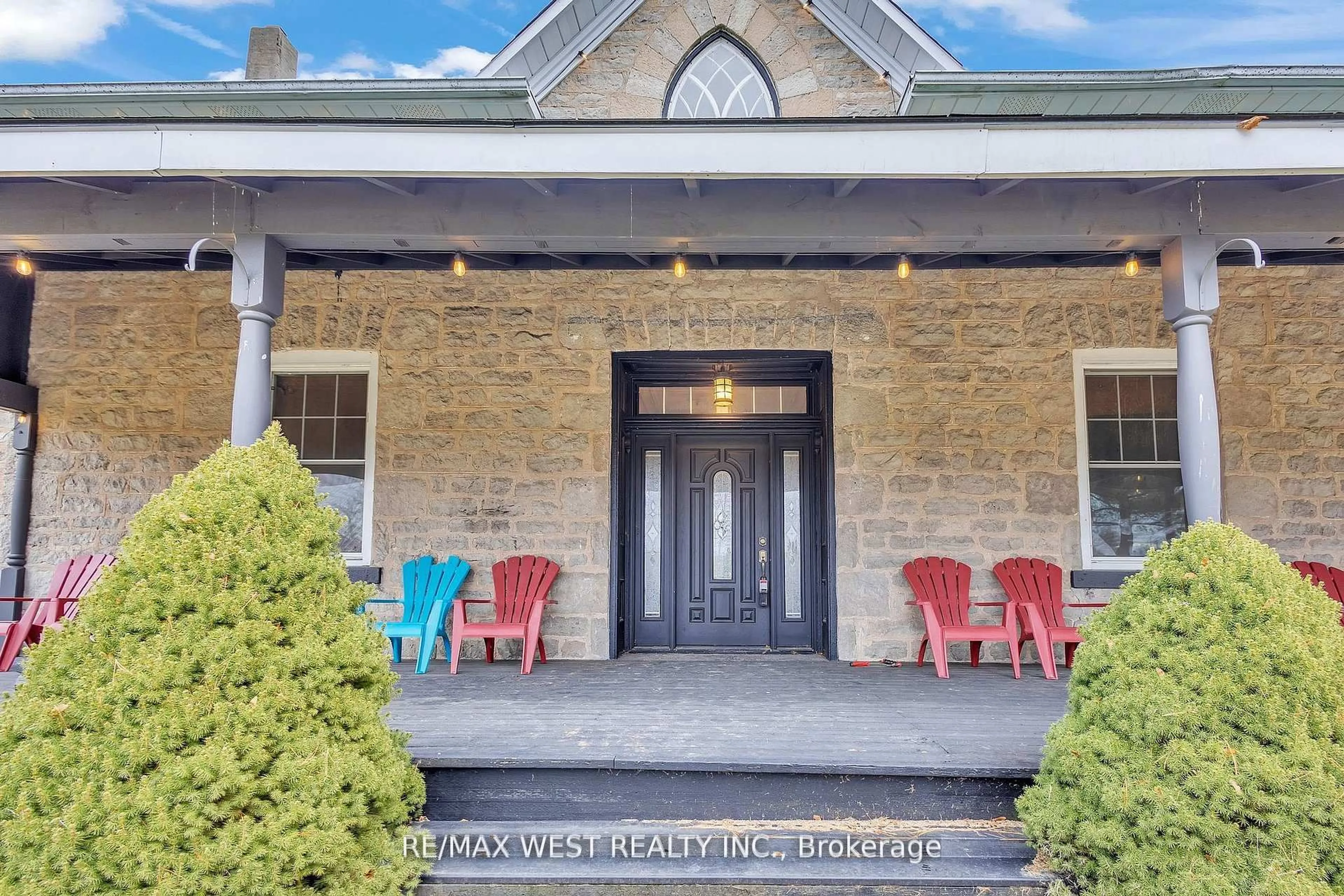 Indoor foyer for 1802 Regional Rd 97 Rd, Cambridge Ontario N0B 2J0