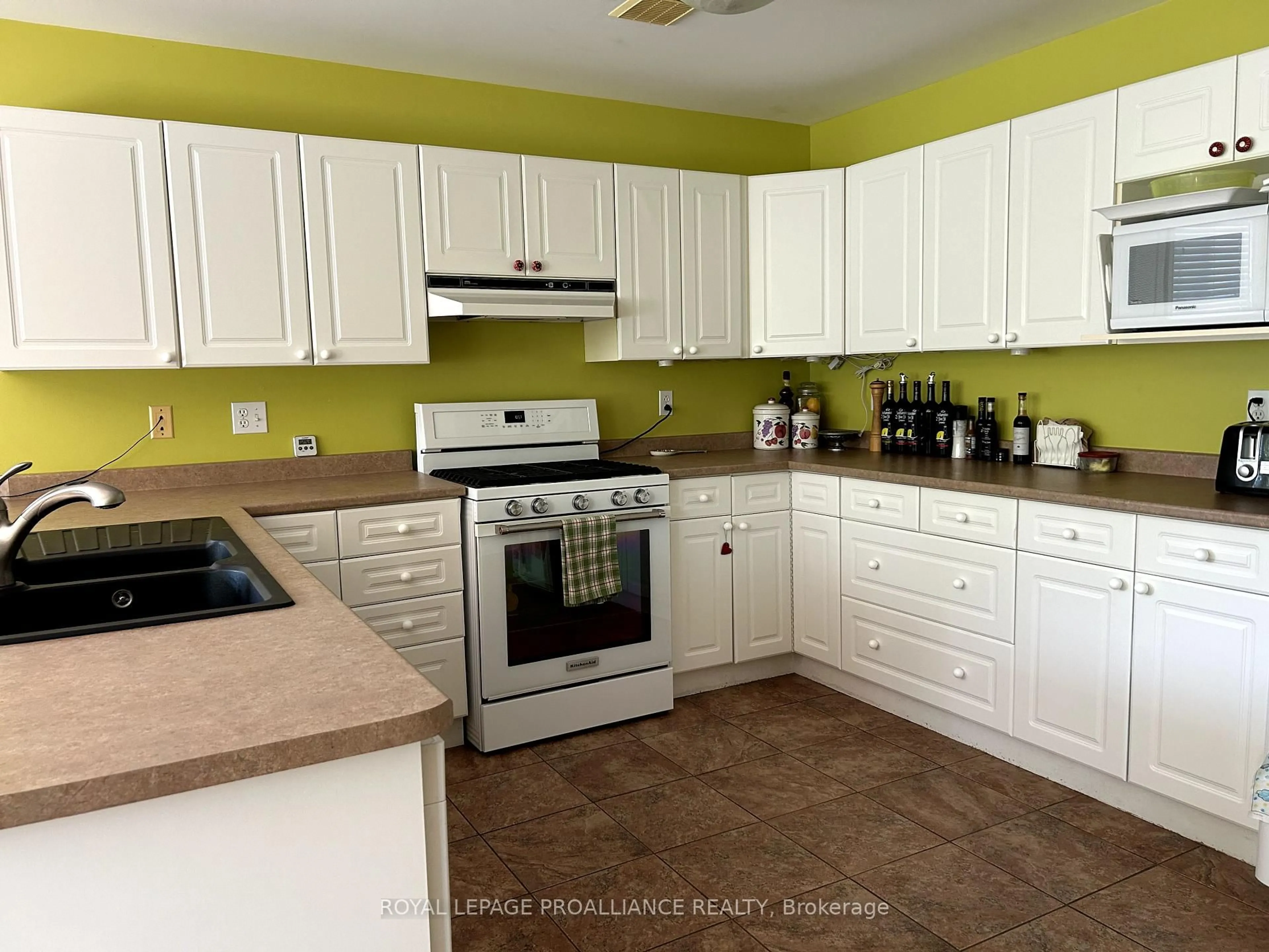 Standard kitchen, unknown for 273 Parkview Hills Dr, Cobourg Ontario K9A 5S3