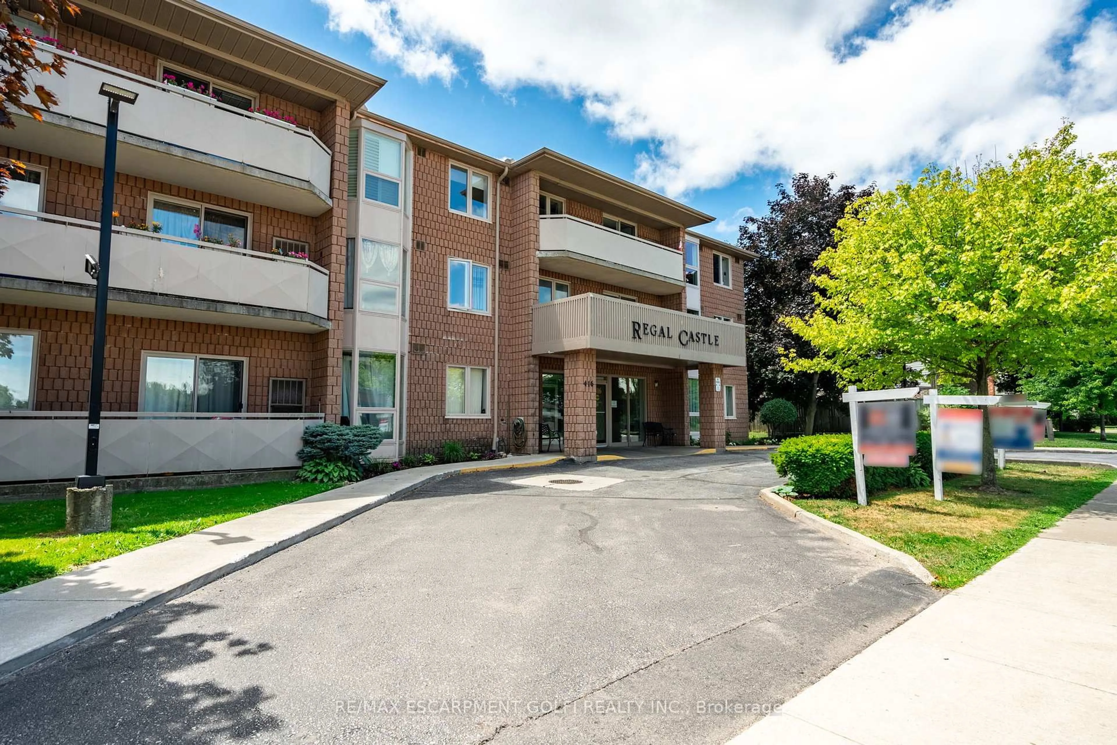 Patio, unknown for 416 Limeridge Rd #109, Hamilton Ontario L9A 2S7