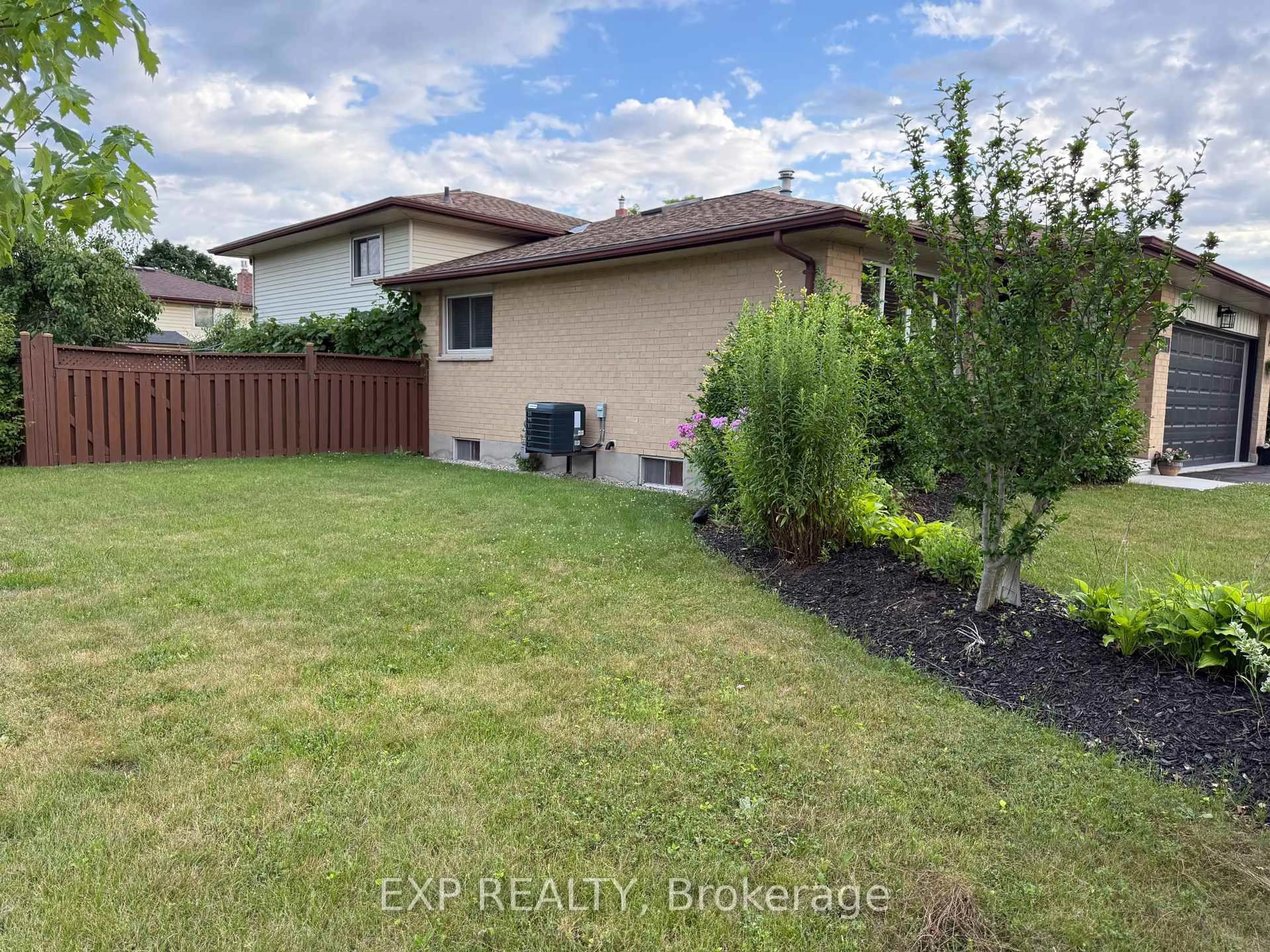 A pic from outside/outdoor area/front of a property/back of a property/a pic from drone, unknown for 884 Classic Dr, London East Ontario N5W 5T9
