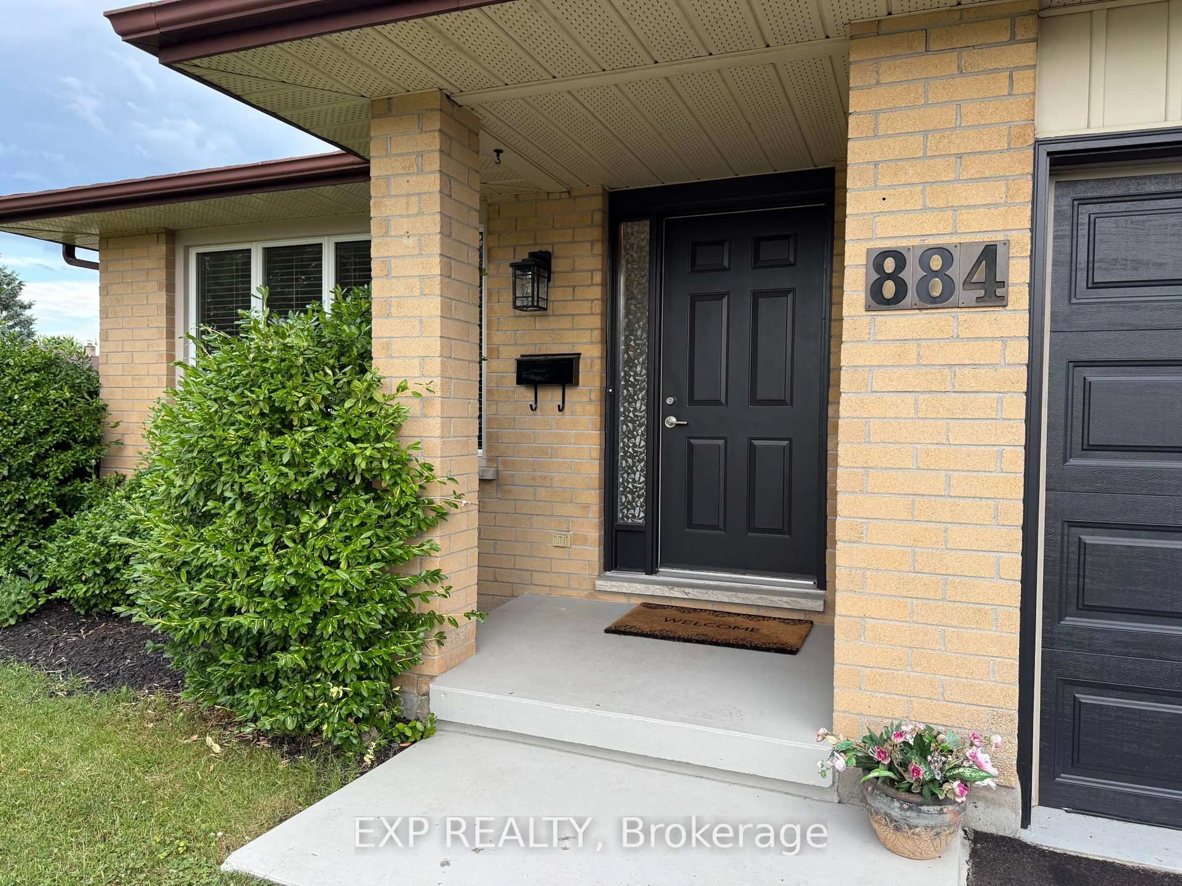 Indoor entryway for 884 Classic Dr, London East Ontario N5W 5T9