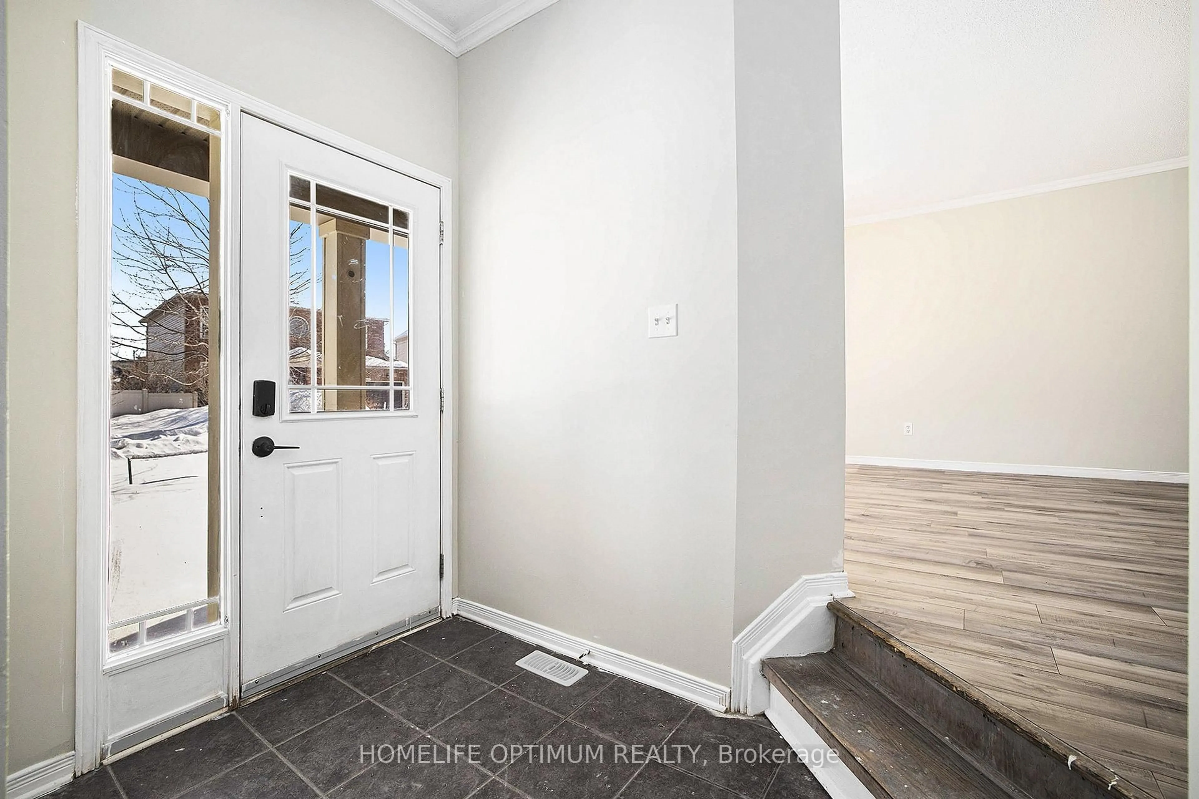 Indoor entryway for 863 Taradale Dr, Ottawa Ontario K2J 5P3