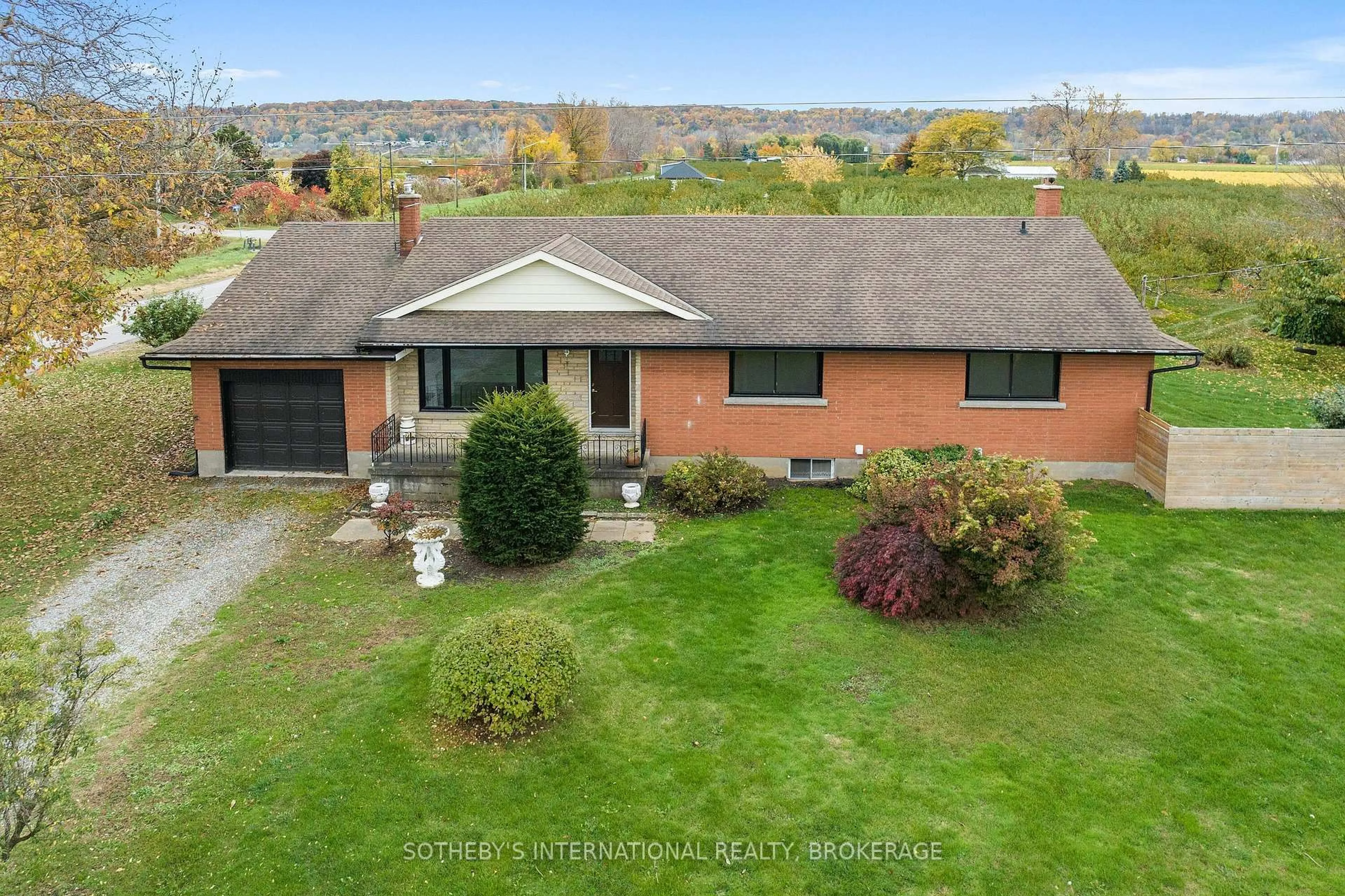 A pic from outside/outdoor area/front of a property/back of a property/a pic from drone, unknown for 540 CONCESSION 1 Rd, Niagara-on-the-Lake Ontario L0S 1J0