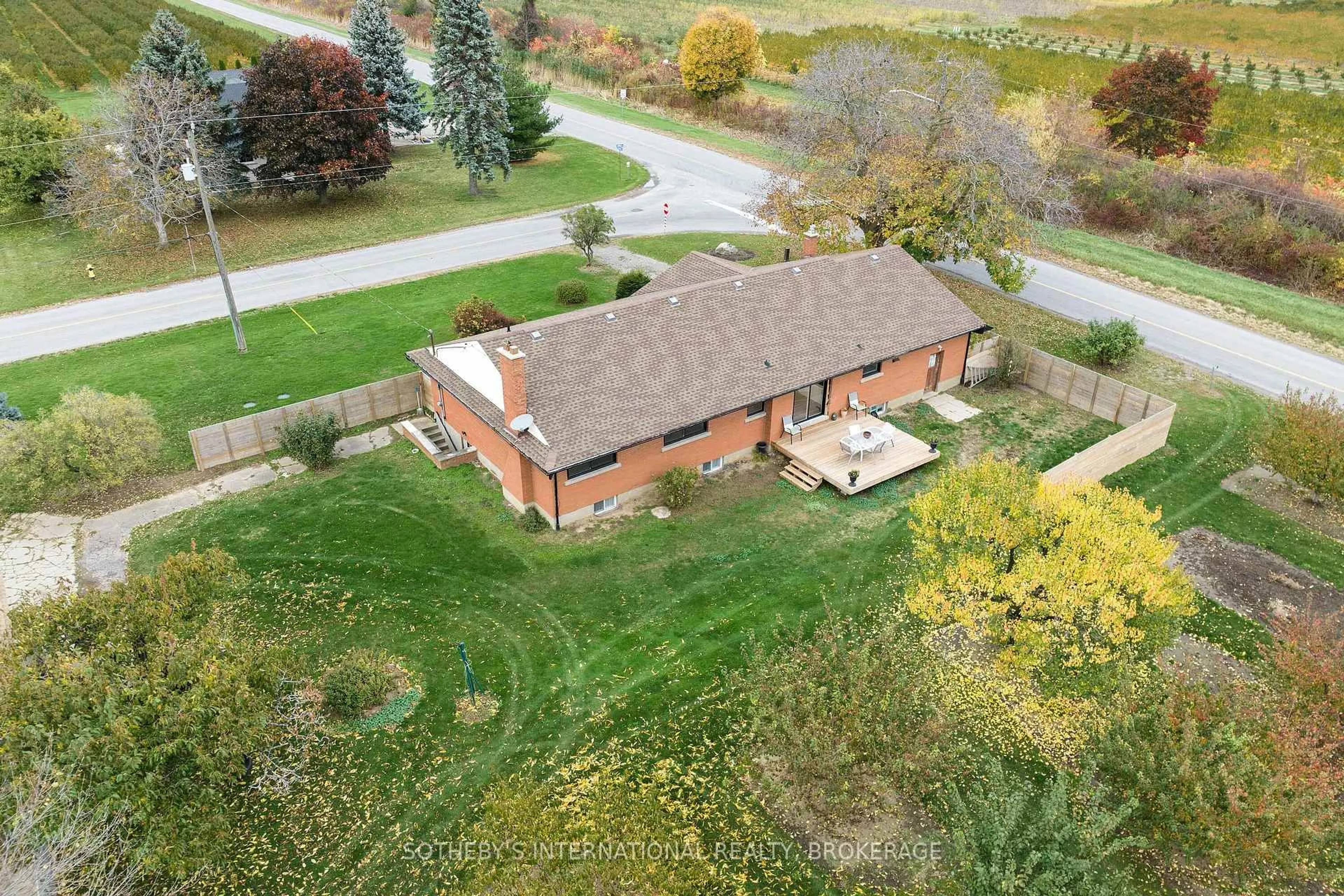 A pic from outside/outdoor area/front of a property/back of a property/a pic from drone, unknown for 540 CONCESSION 1 Rd, Niagara-on-the-Lake Ontario L0S 1J0