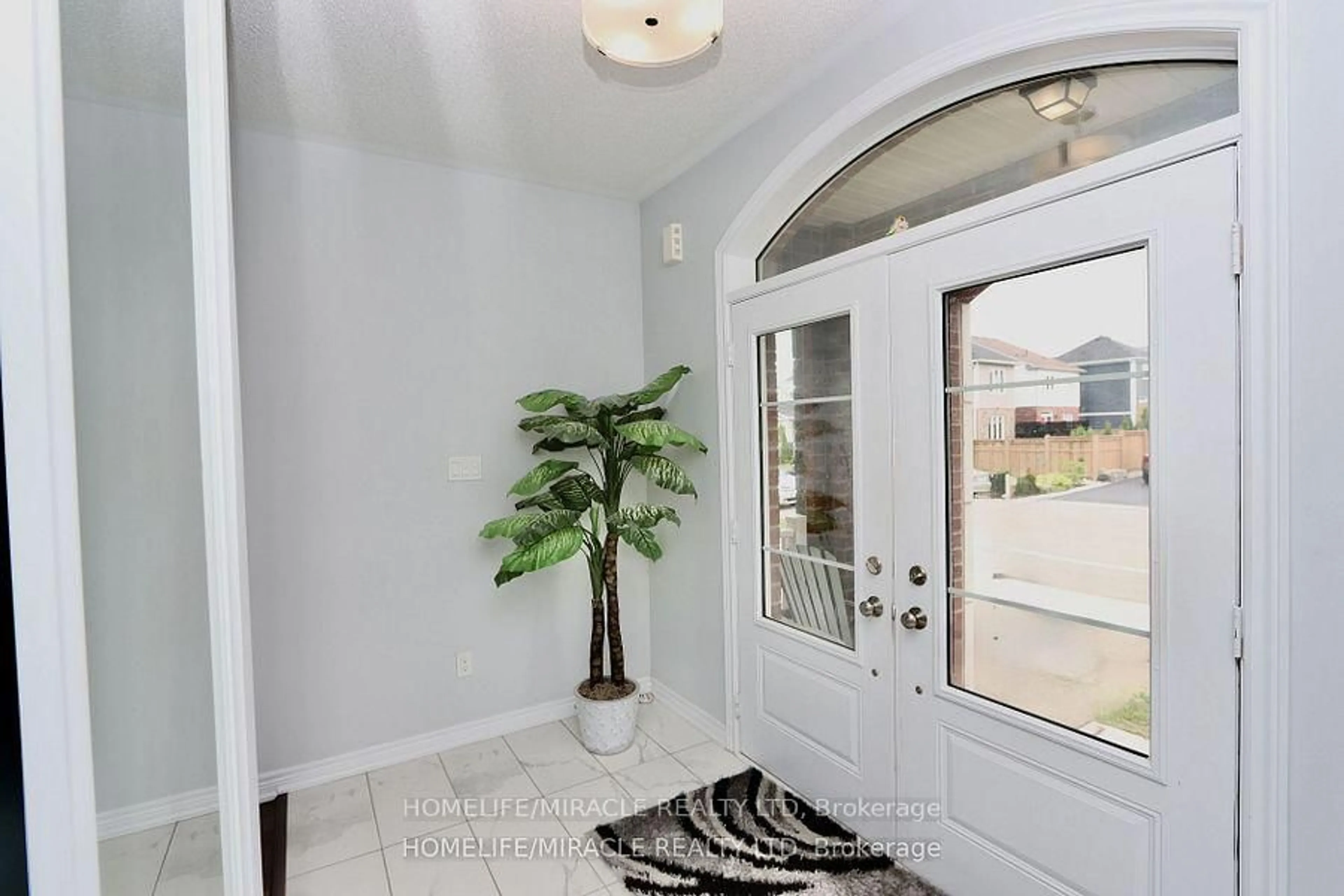Indoor entryway for 5 Drake Ave, Brant Ontario N3L 0H9