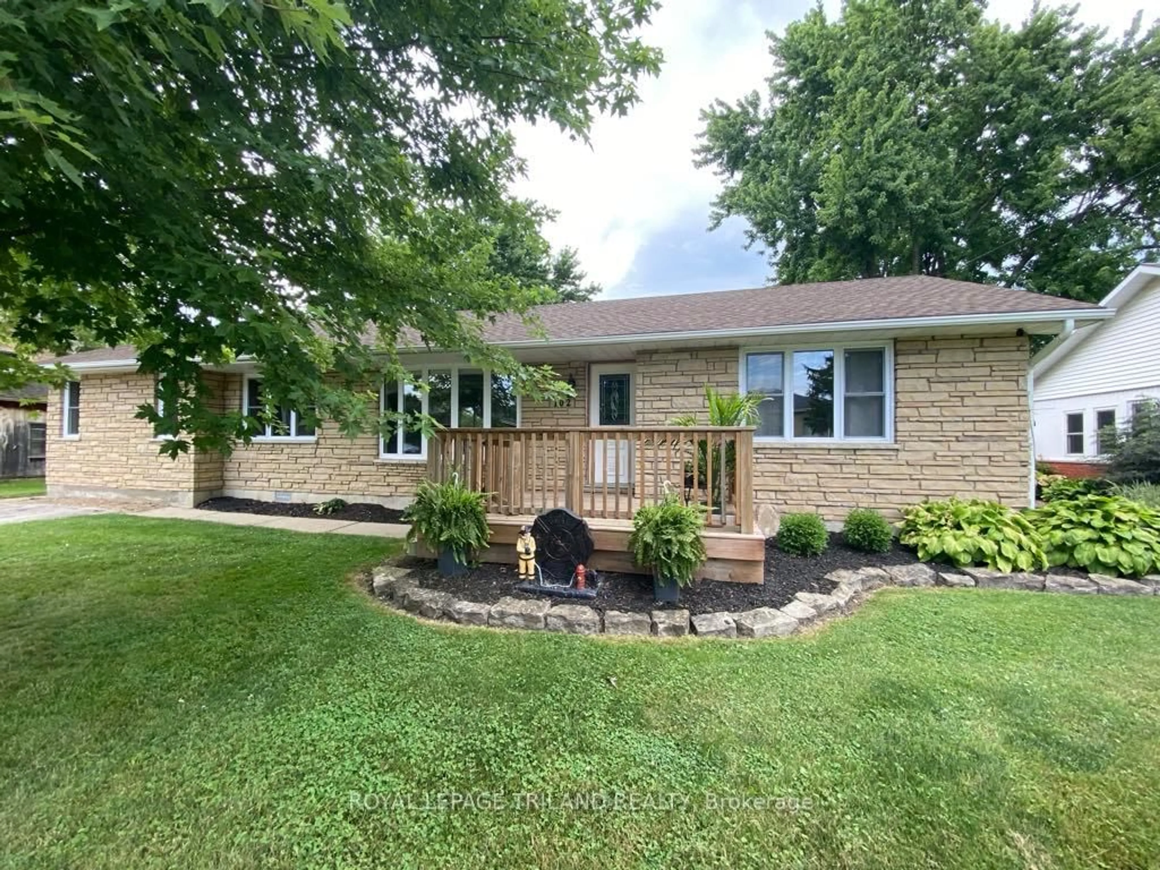 A pic from outside/outdoor area/front of a property/back of a property/a pic from drone, street for 102 Ontario St, Lambton Shores Ontario N0M 2N0