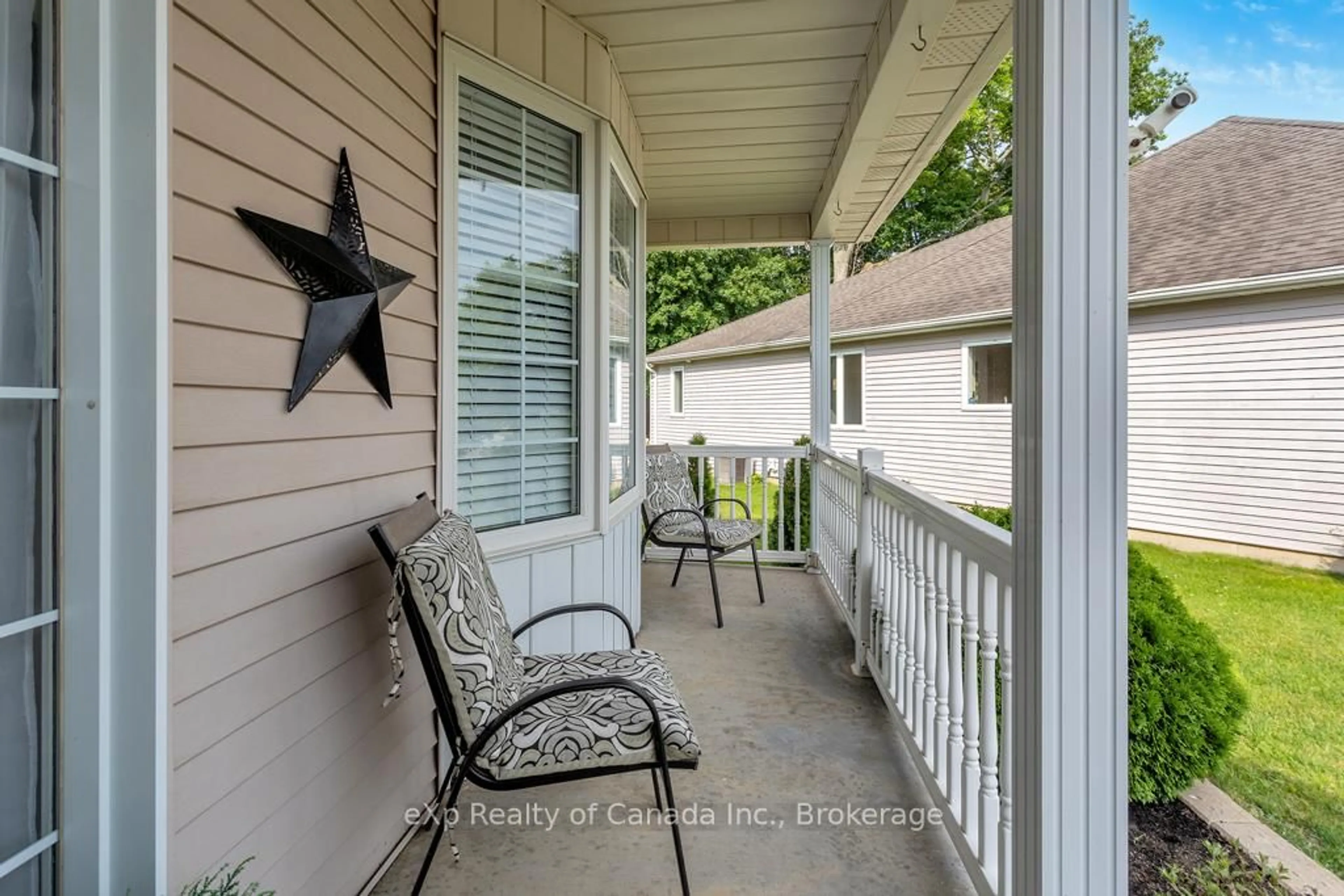 Patio, street for 124 Wilson Ave, Tillsonburg Ontario N4G 5T3
