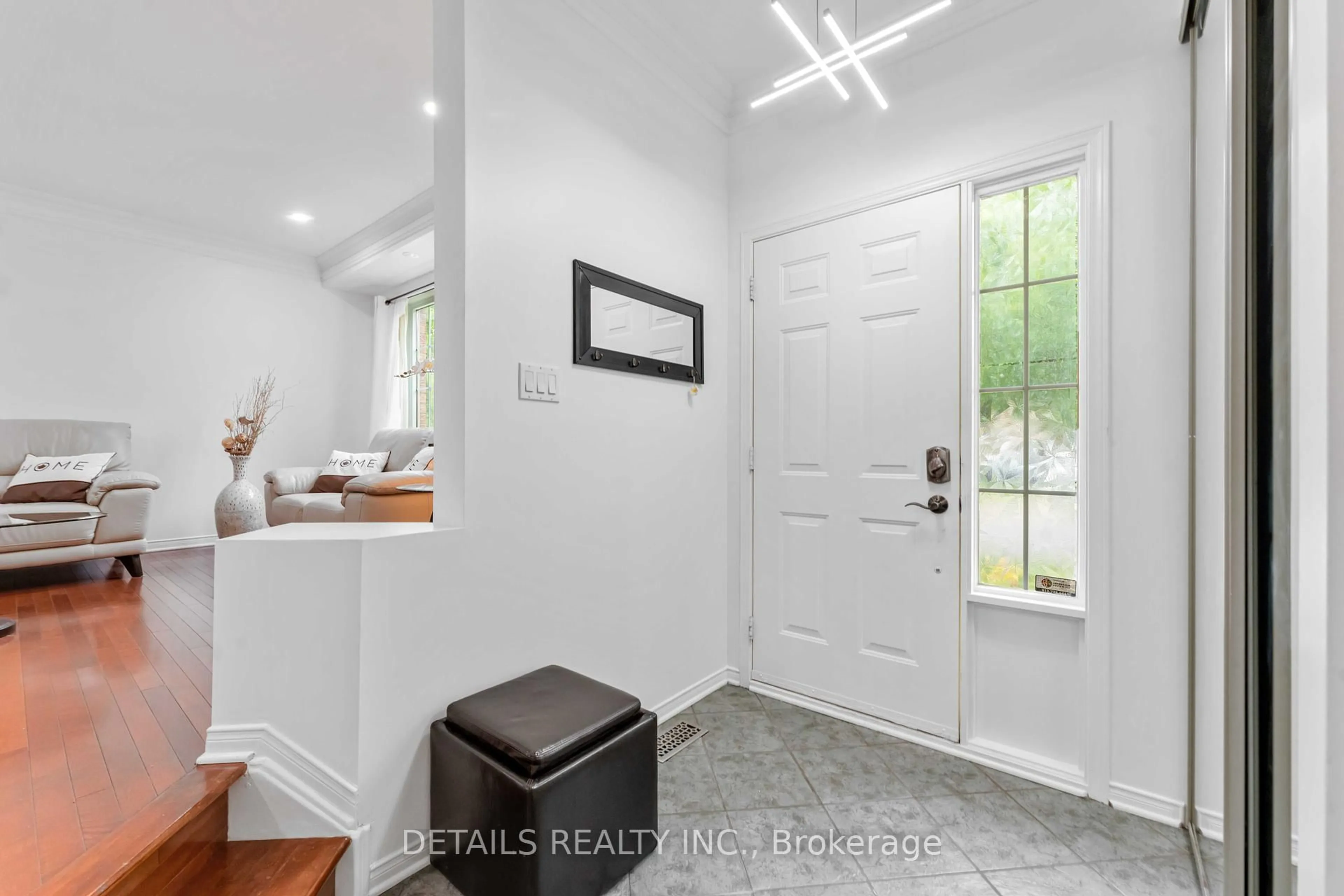 Indoor entryway for 15 Daybreak St, Barrhaven Ontario K2G 6R7