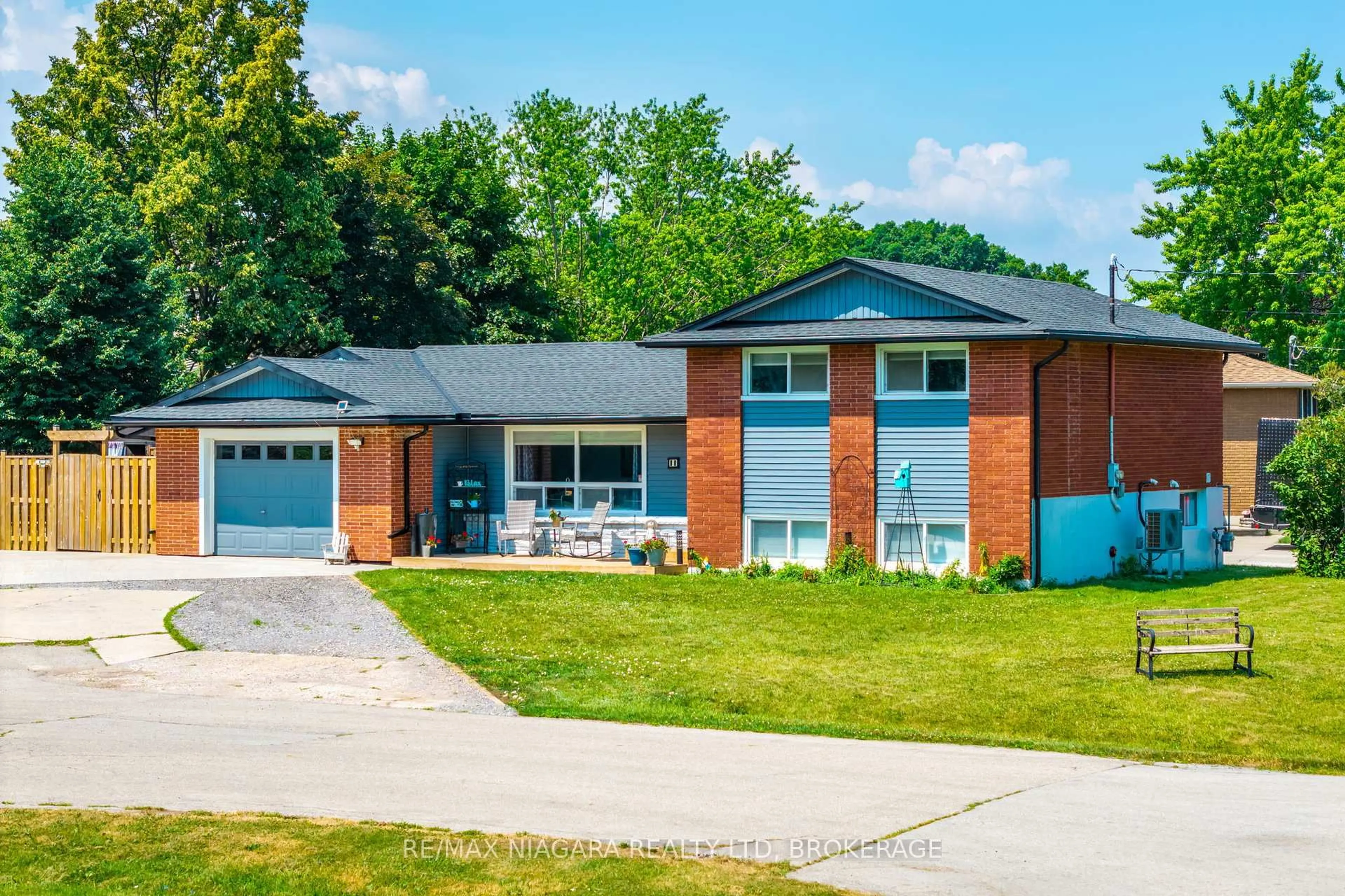 Home with brick exterior material, street for 11 Almond Gdns, Grimsby Ontario L3M 2J9