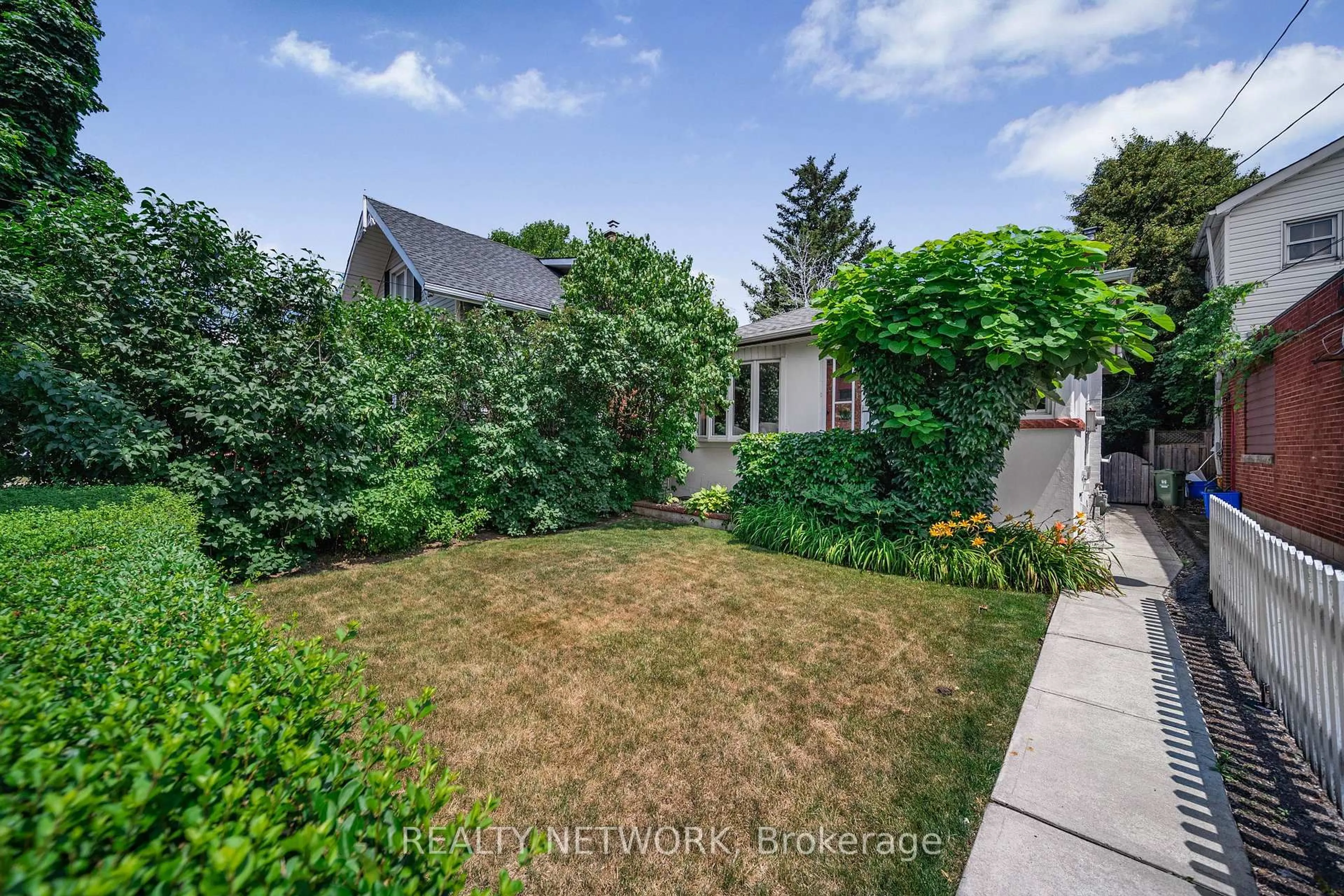 A pic from outside/outdoor area/front of a property/back of a property/a pic from drone, street for 549 Upper Wentworth St, Hamilton Ontario L9A 4T8