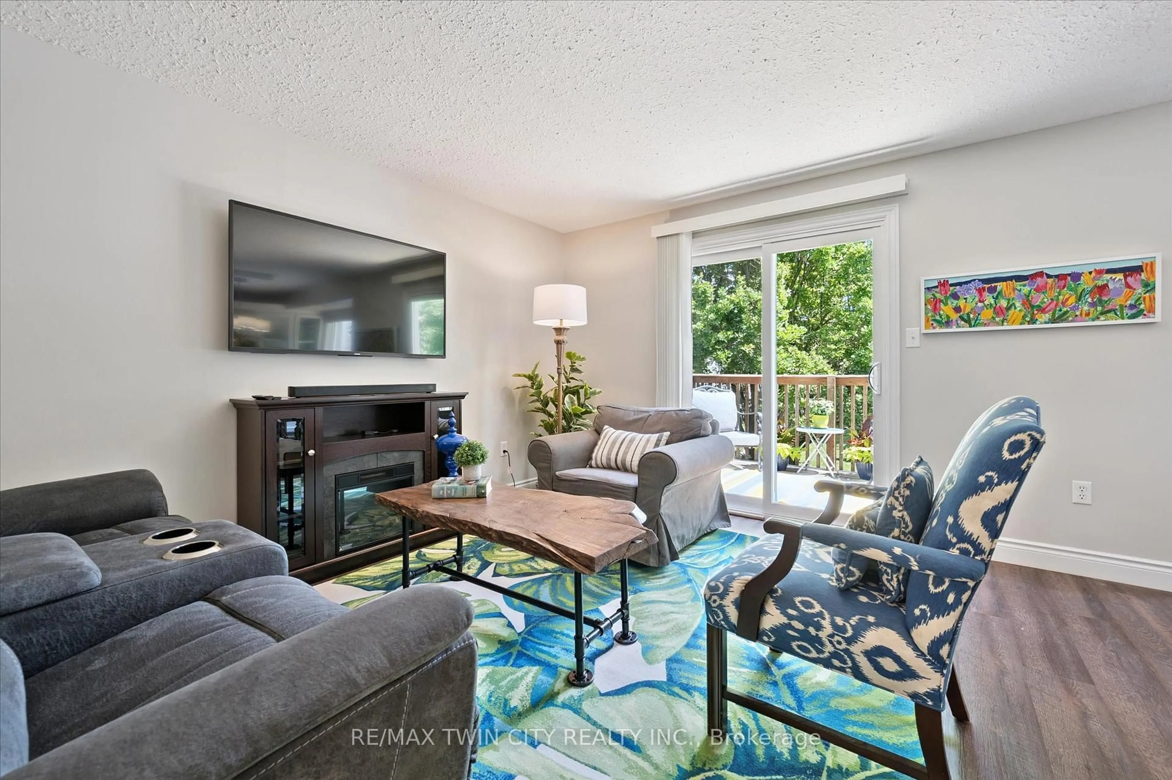 Living room with furniture, unknown for 54 Green Valley Dr #24, Kitchener Ontario N2P 1Z9