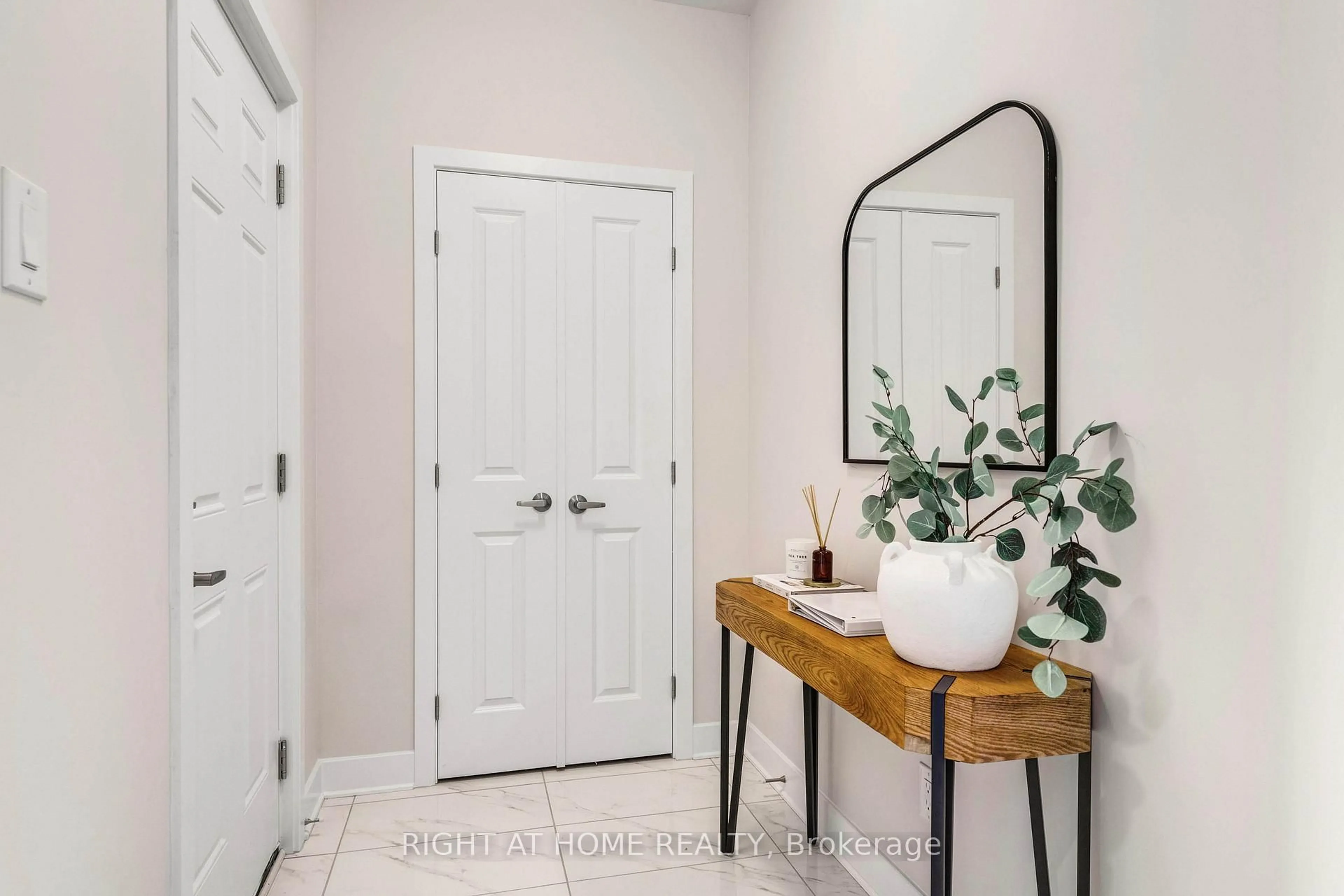 Indoor entryway for 974 Acoustic Way, Ottawa Ontario K4M 0R1