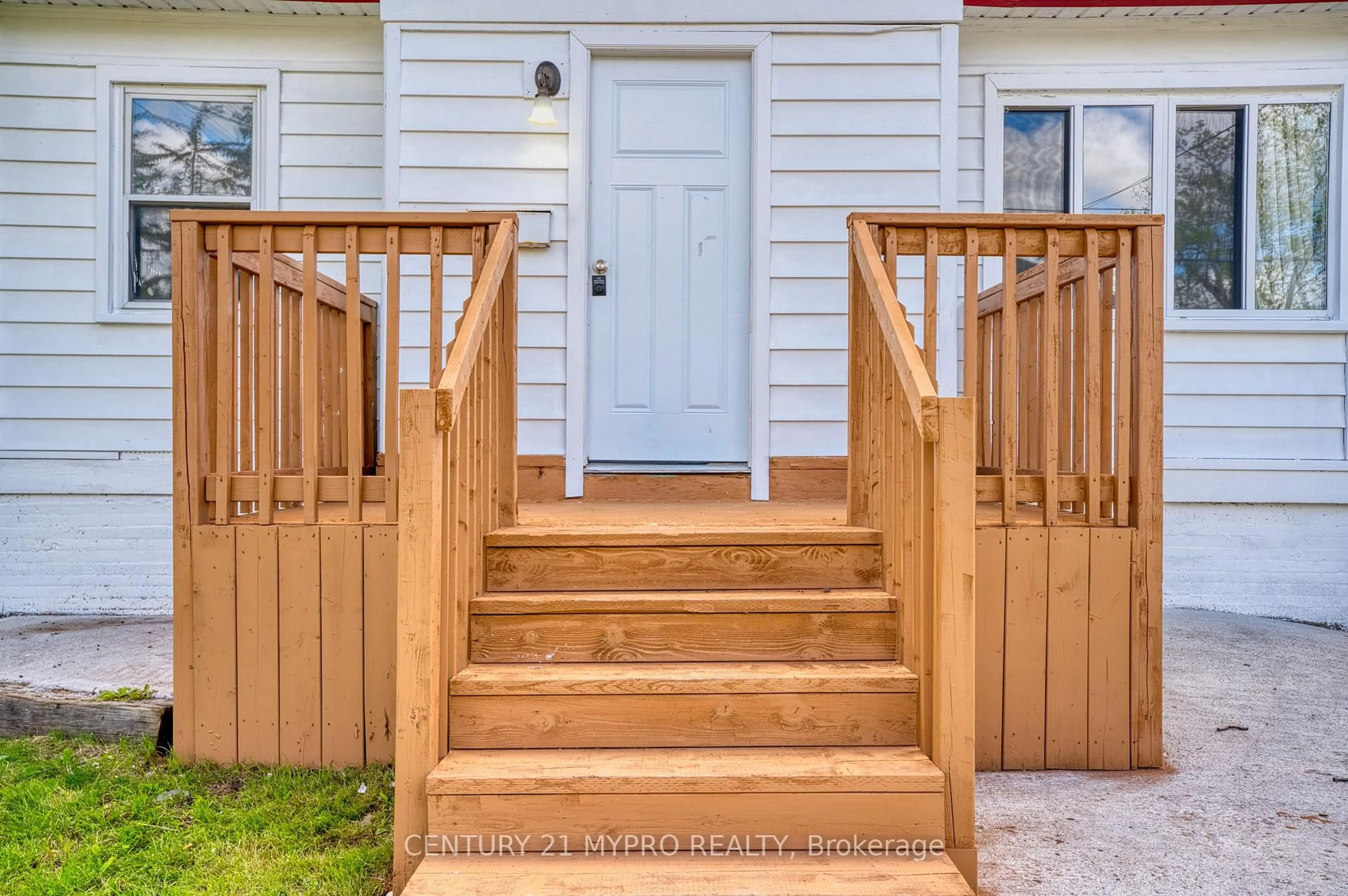 Stairs for 42 Irwin St, London North Ontario N6G 1C8