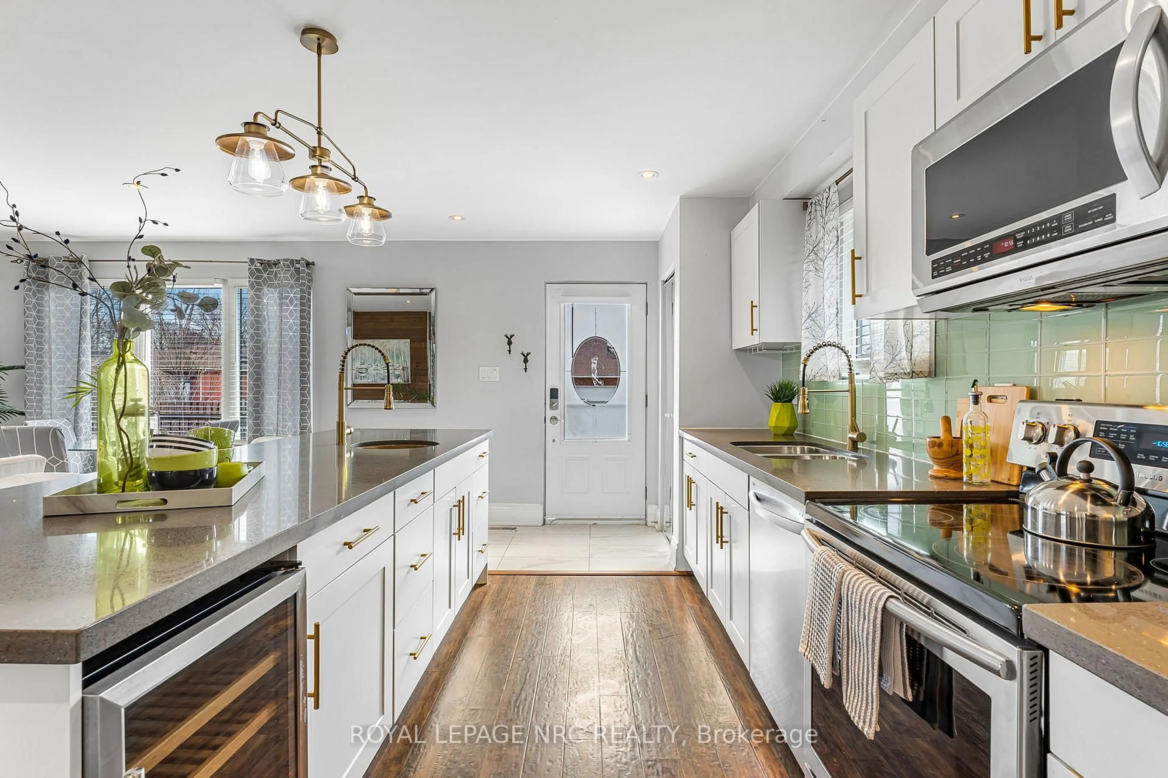 Open concept kitchen, unknown for 6489 Dalena Pl, Niagara Falls Ontario L2H 1Z5