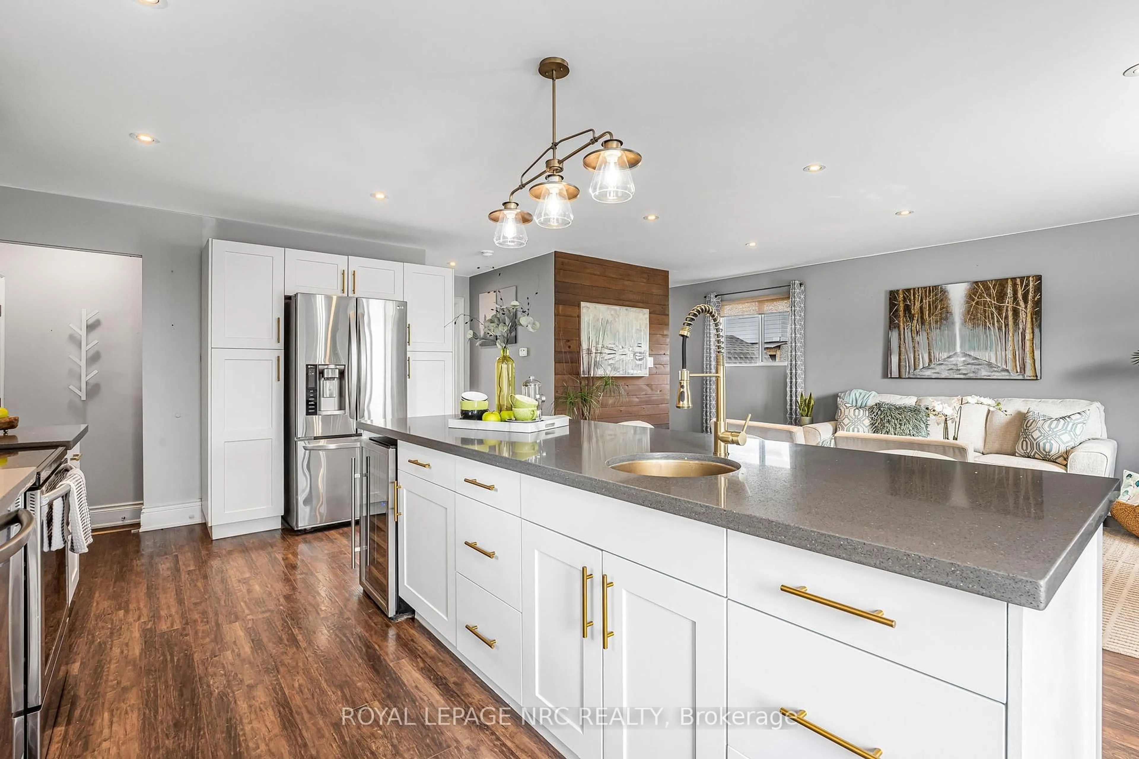Open concept kitchen, wood/laminate floor for 6489 Dalena Pl, Niagara Falls Ontario L2H 1Z5
