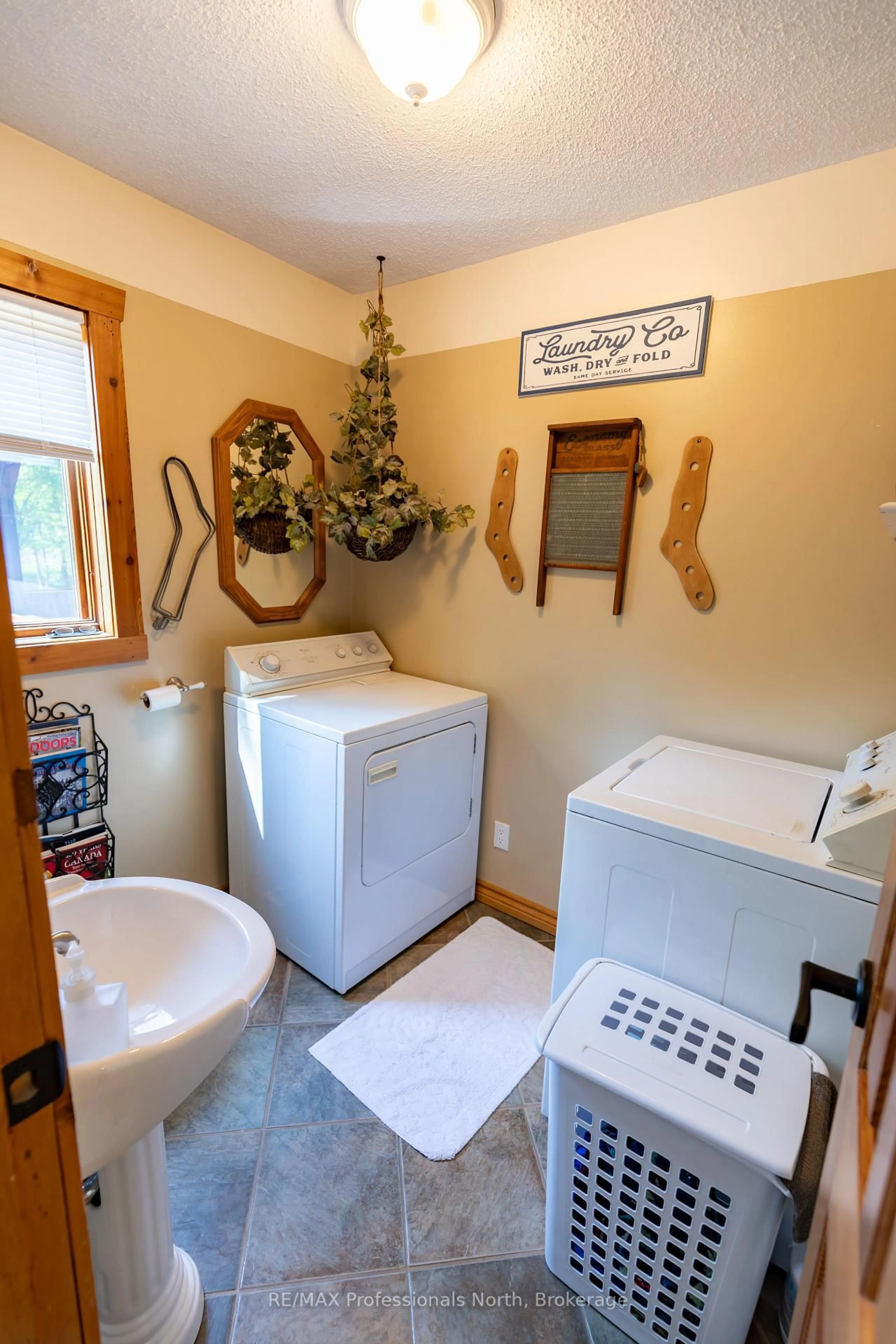 Laundry room for 1107 FALKENBURG Rd, Bracebridge Ontario P1L 1X4