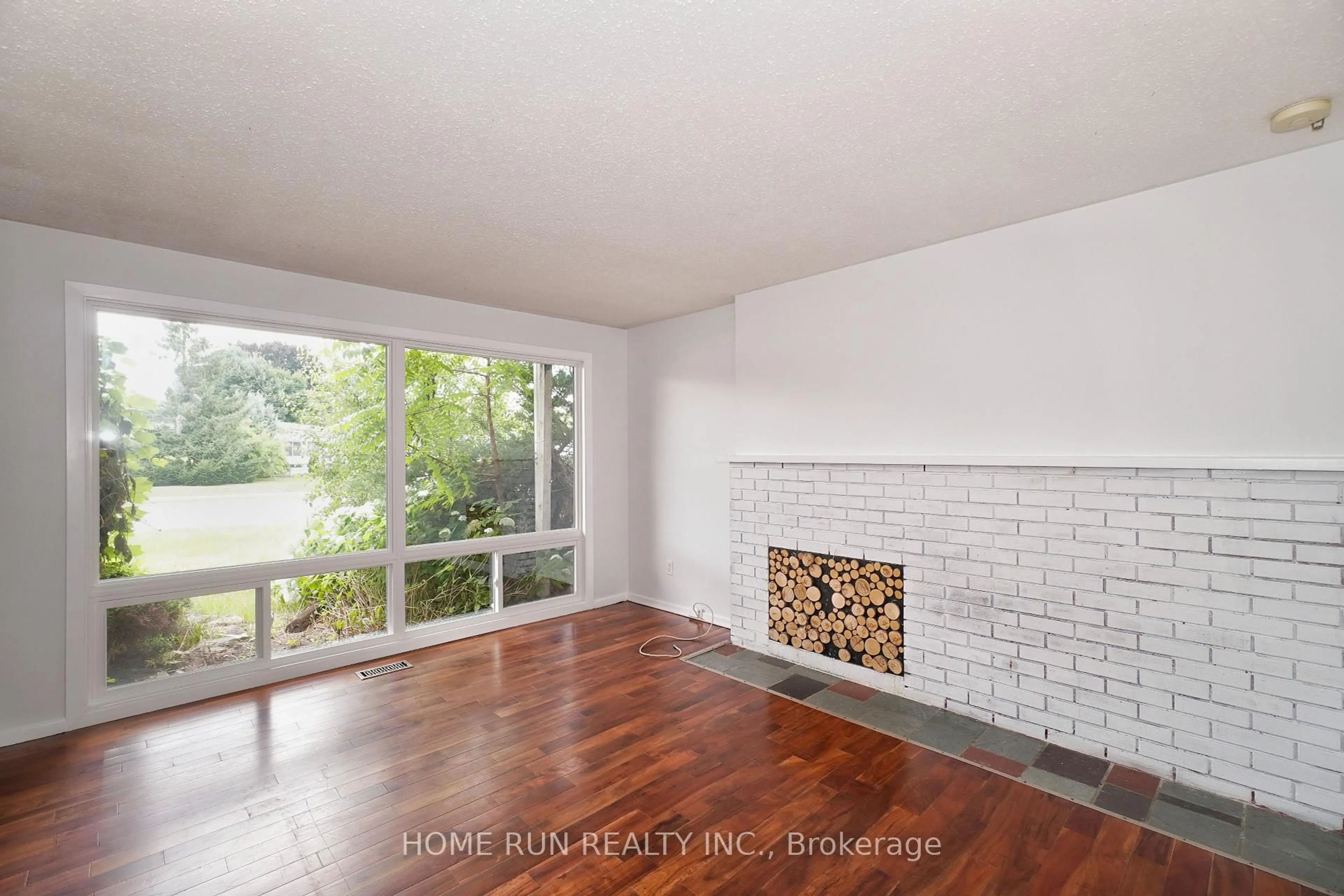 A pic of a room for 1292 MEADOWLANDS Dr, Ottawa Ontario K2E 6K5