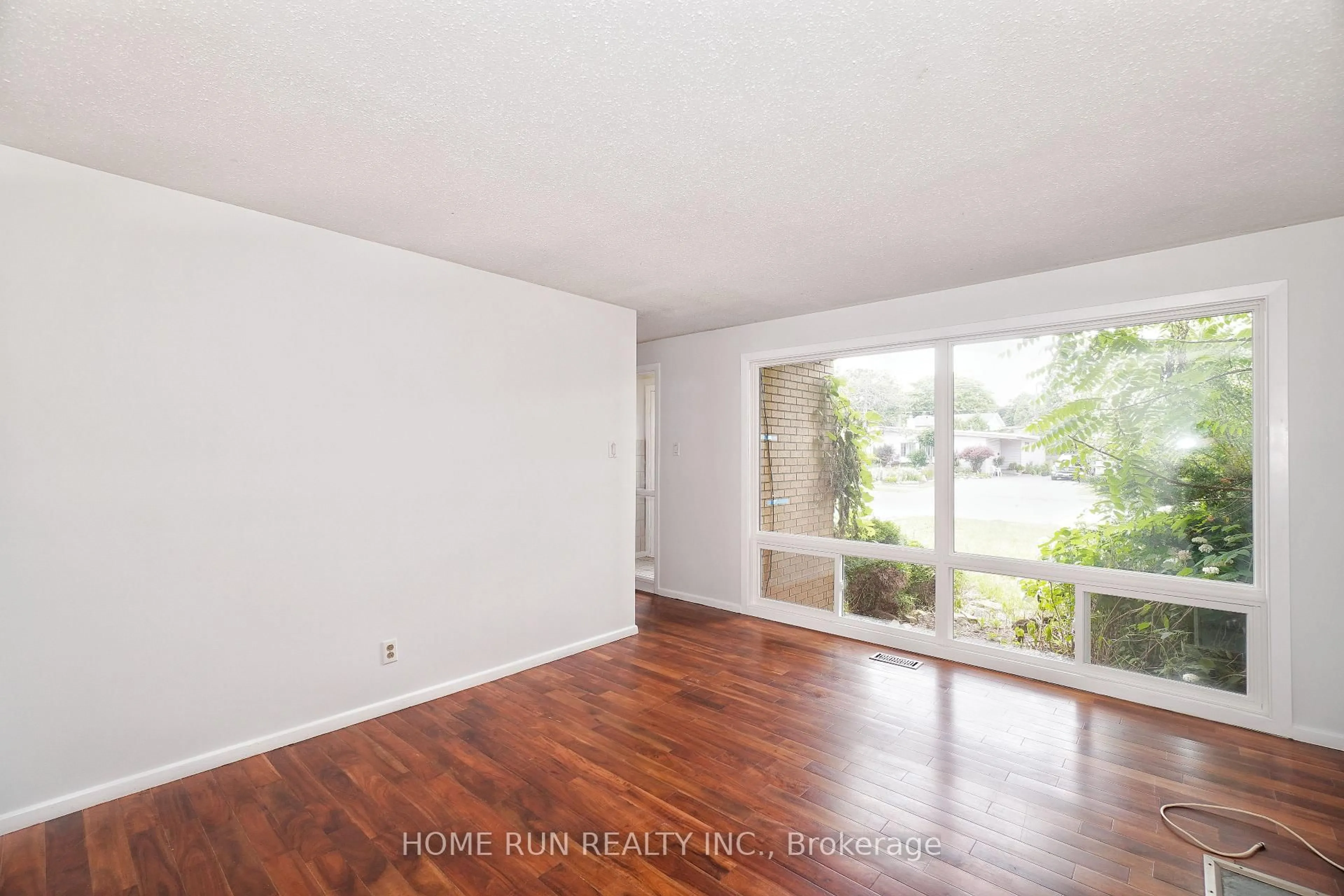 A pic of a room for 1292 MEADOWLANDS Dr, Ottawa Ontario K2E 6K5