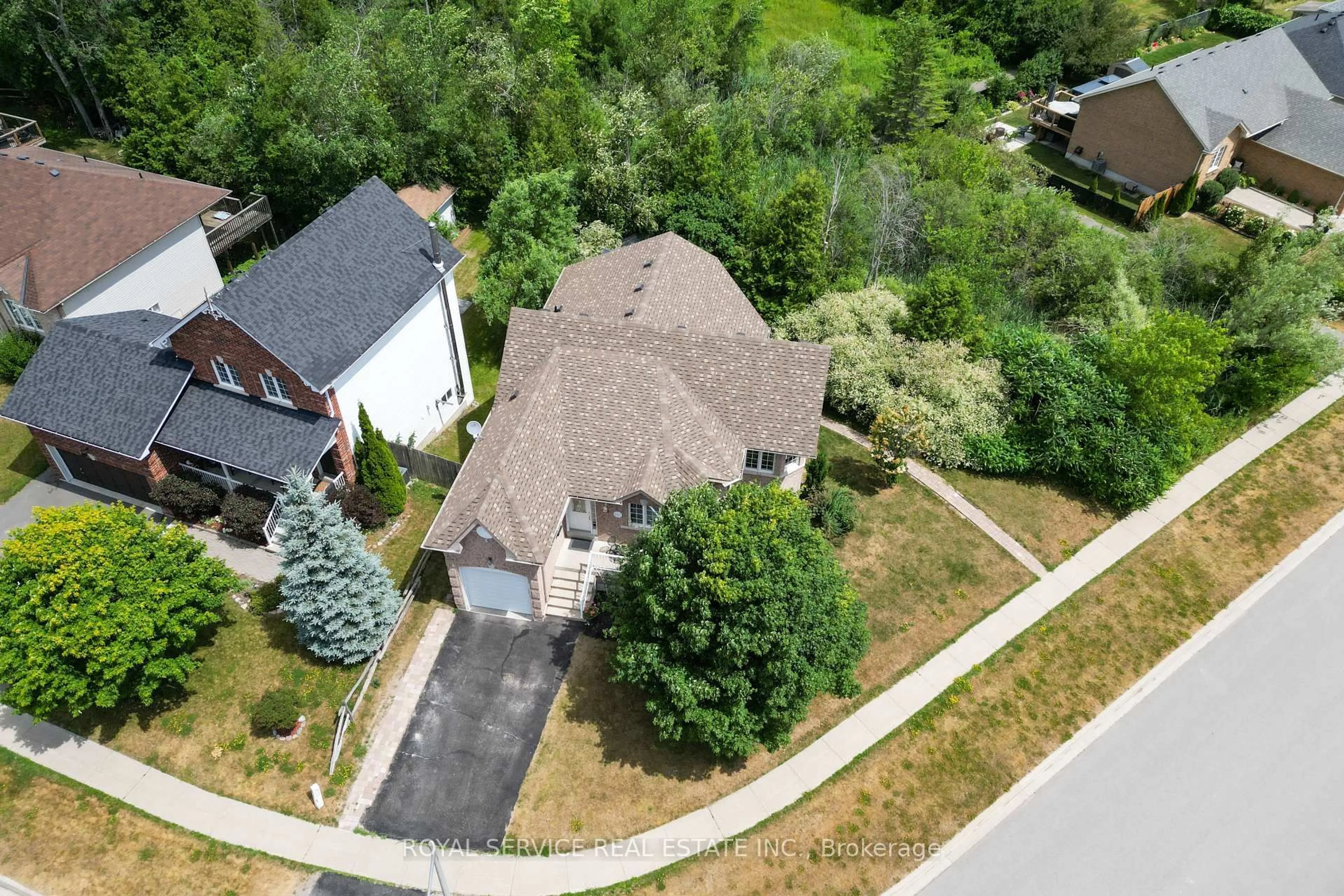 A pic from outside/outdoor area/front of a property/back of a property/a pic from drone, street for 30 Brookside St, Cavan Monaghan Ontario L0A 1G0
