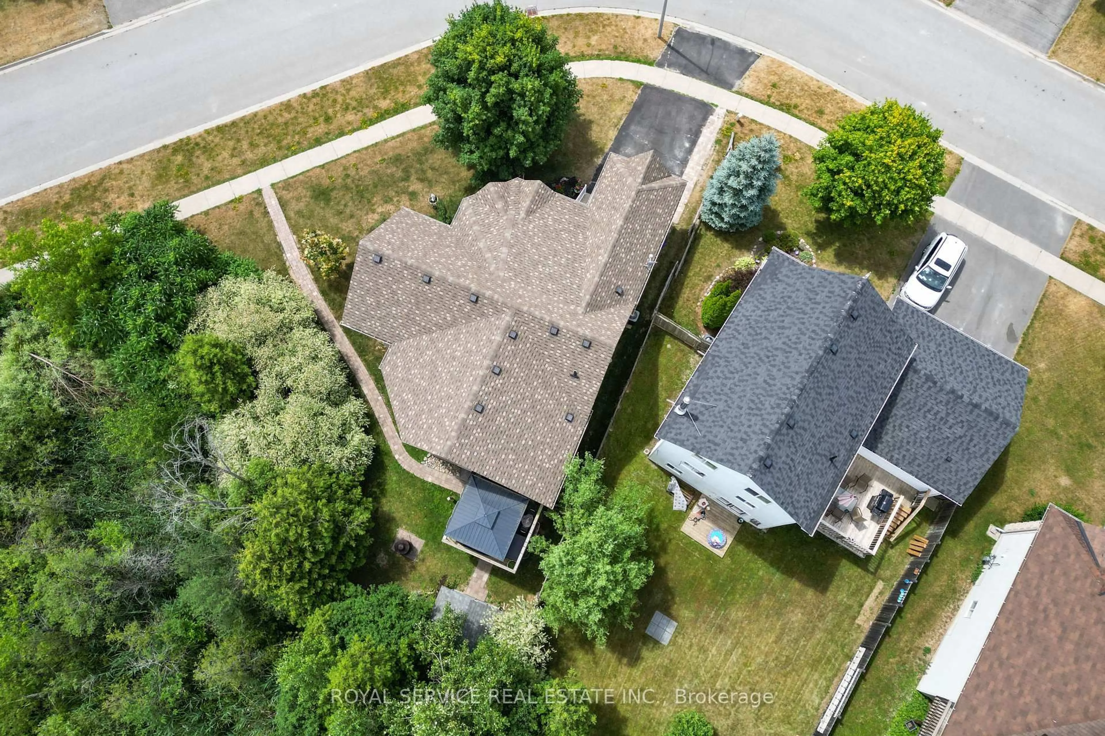 A pic from outside/outdoor area/front of a property/back of a property/a pic from drone, street for 30 Brookside St, Cavan Monaghan Ontario L0A 1G0