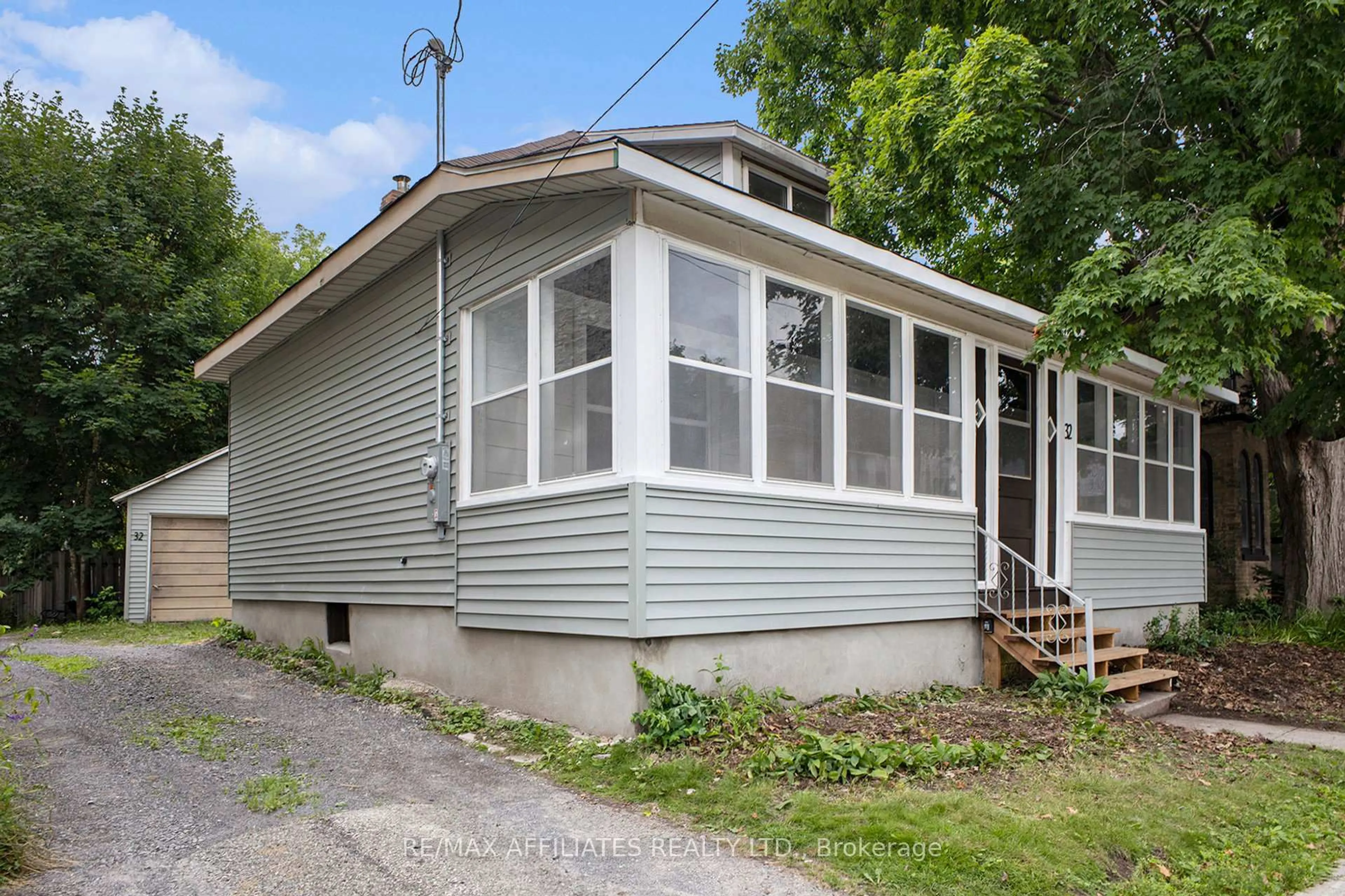 Home with vinyl exterior material, street for 32 D'Arcy St, Perth Ontario K7H 2V2