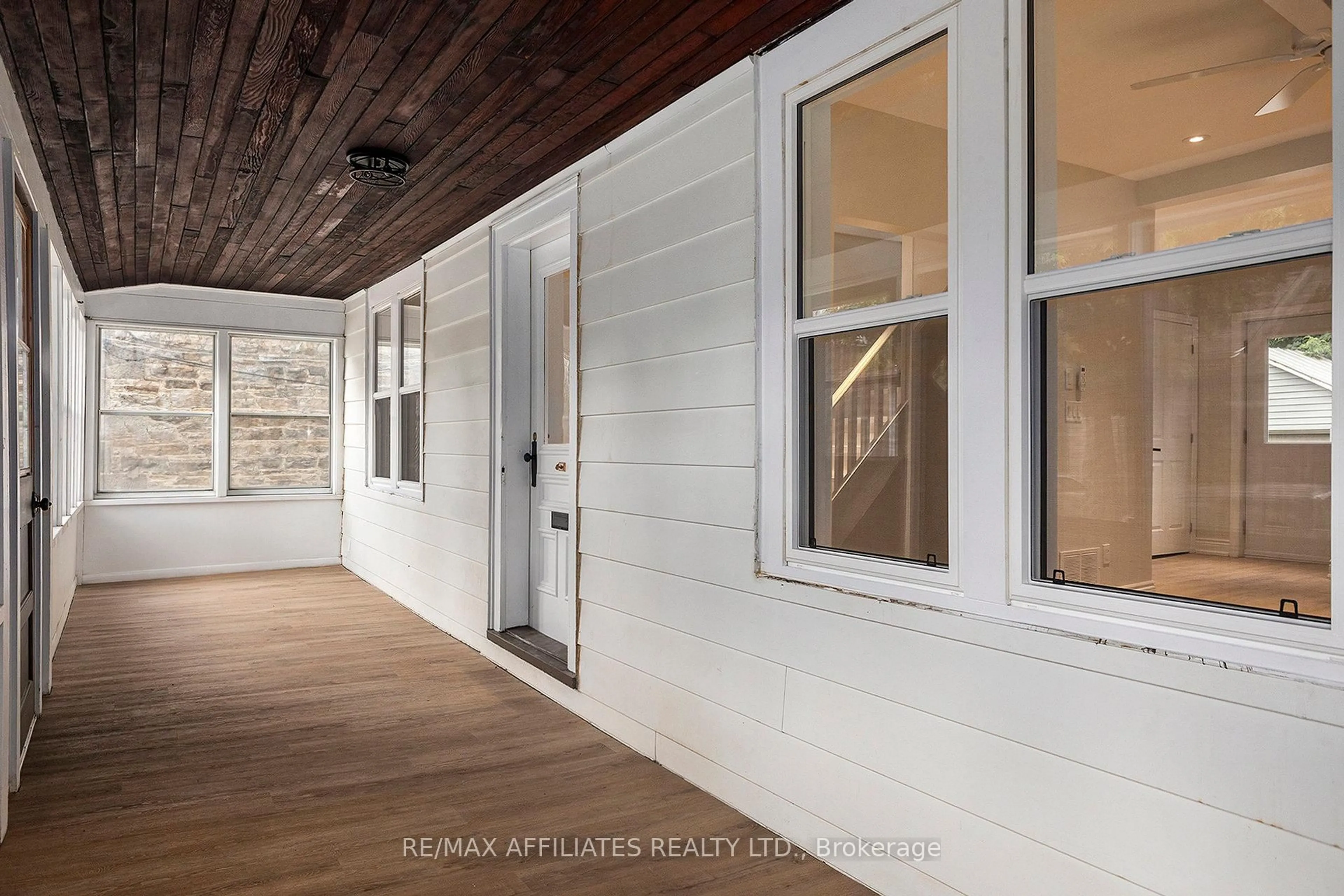 Indoor entryway for 32 D'Arcy St, Perth Ontario K7H 2V2