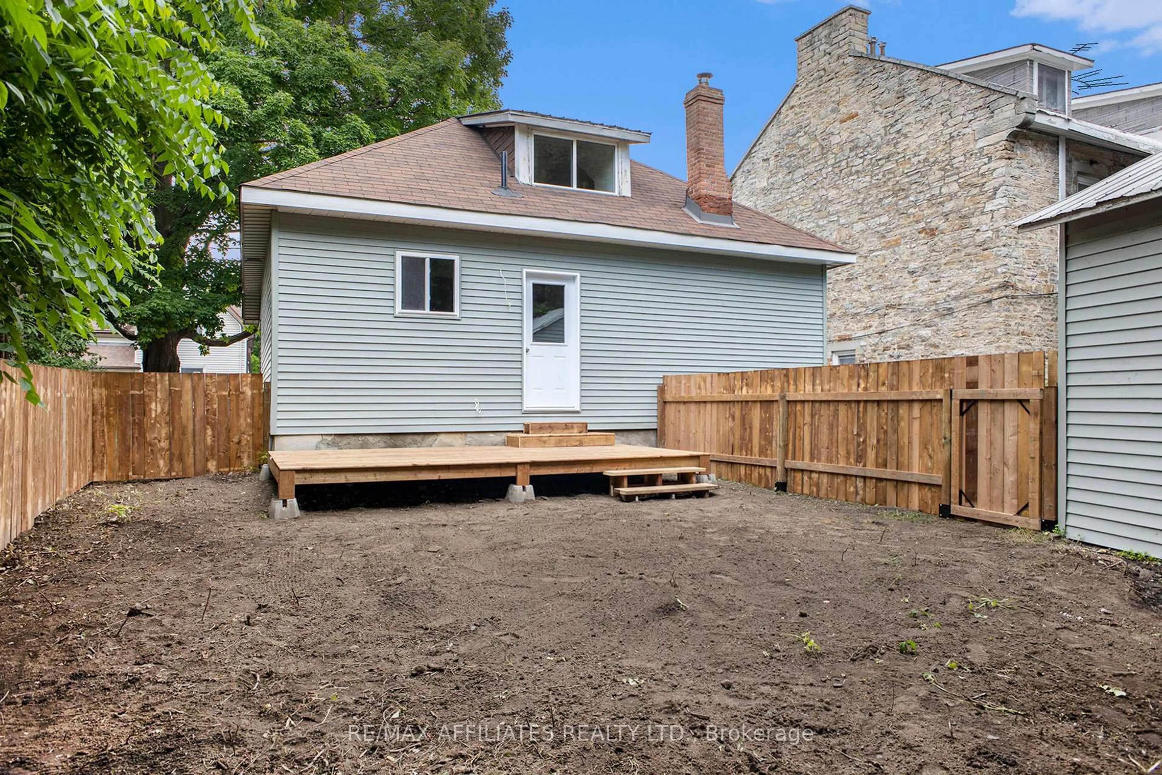 Unknown for 32 D'Arcy St, Perth Ontario K7H 2V2